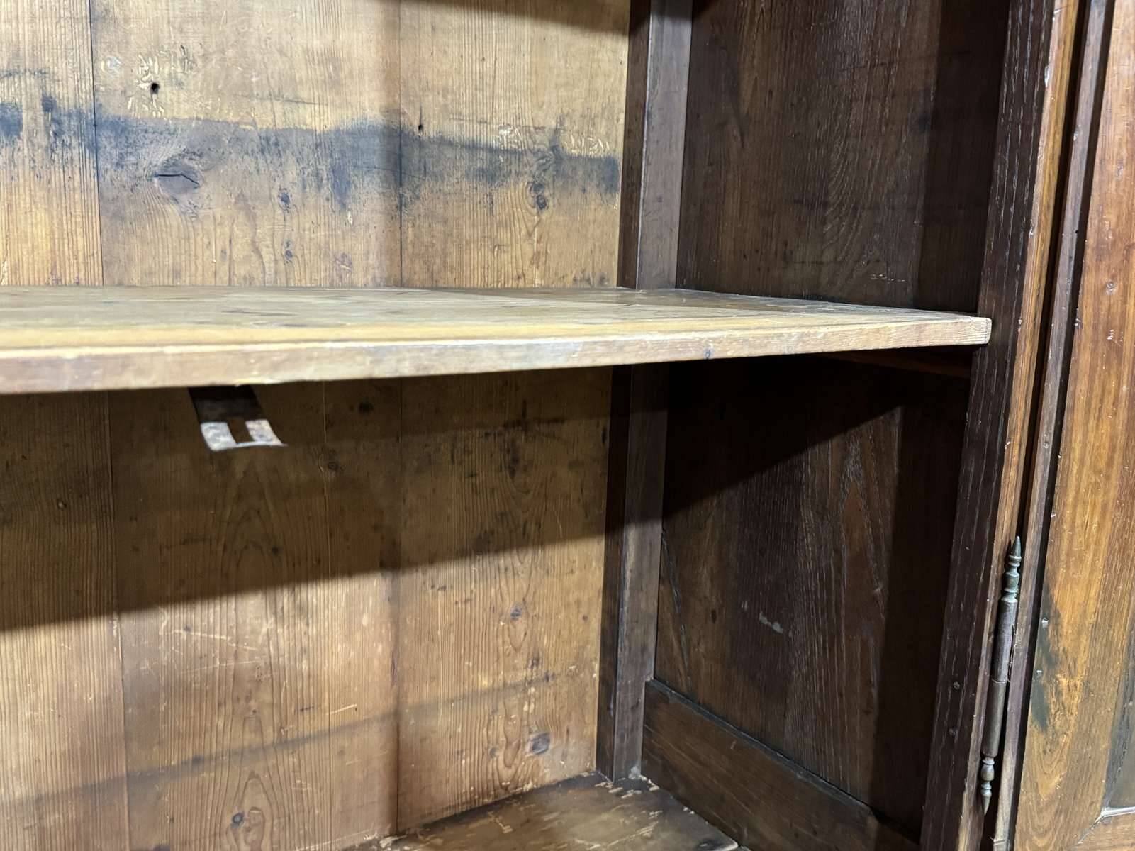 4-door buffet in chestnut from the late 19th century, originating from an old shop.