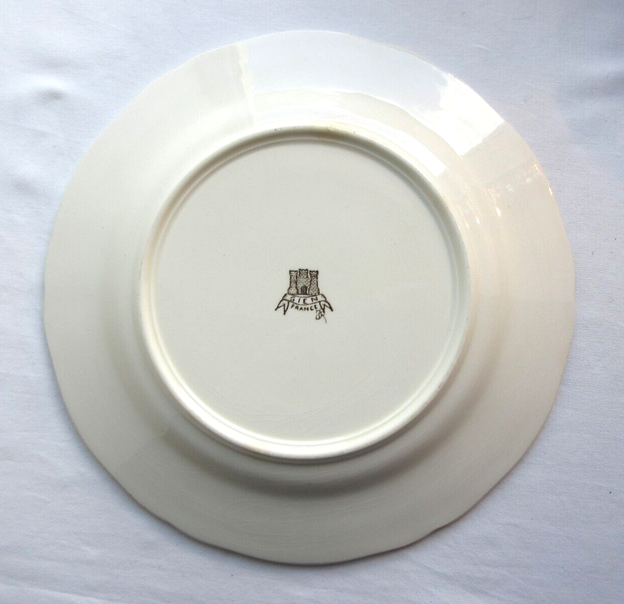 Flat plate signed Gien Rambouillet series, mosèle Le lièvre, 26cm