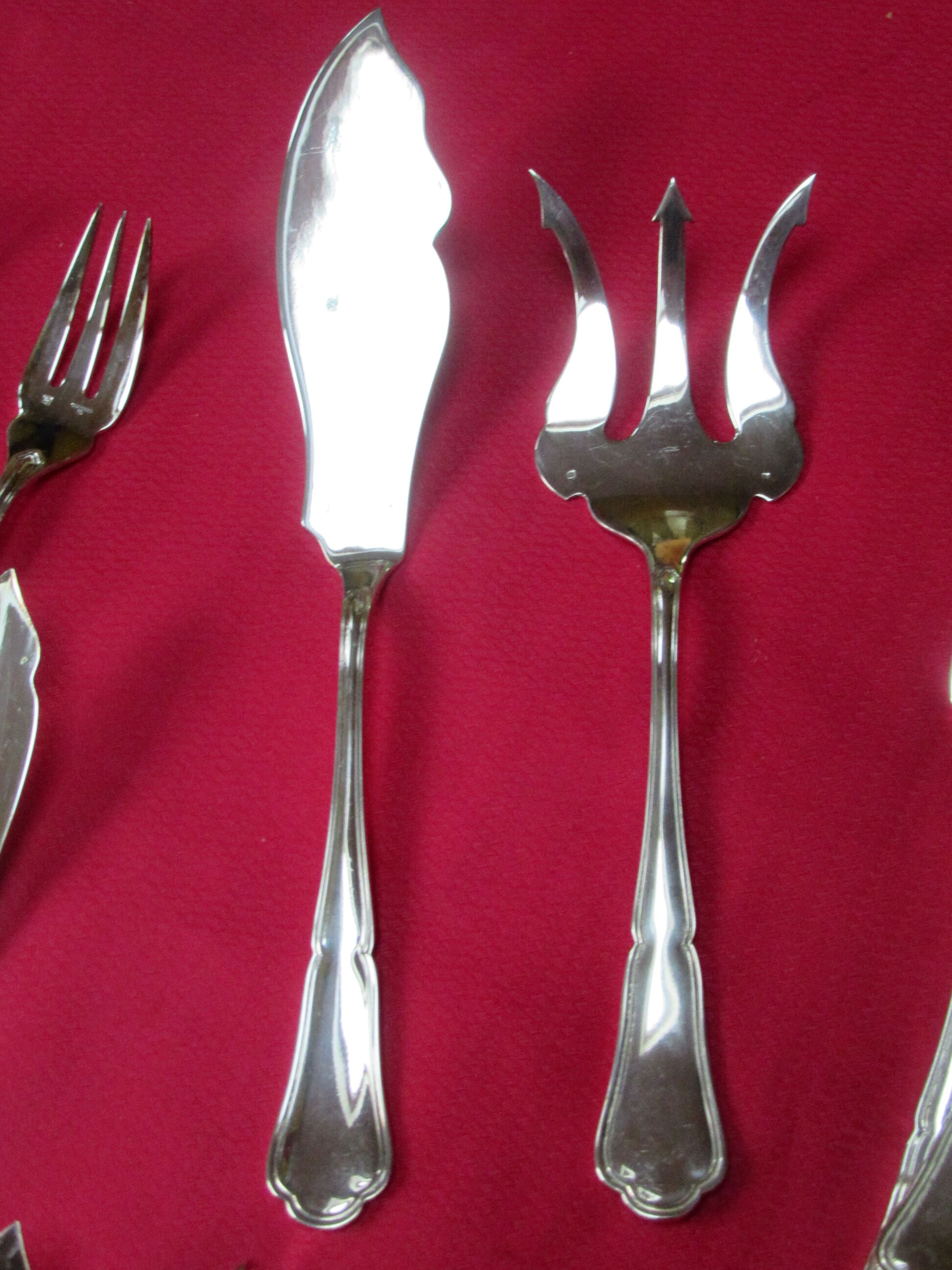 Silver metal fish service ercuis- model contours victoria