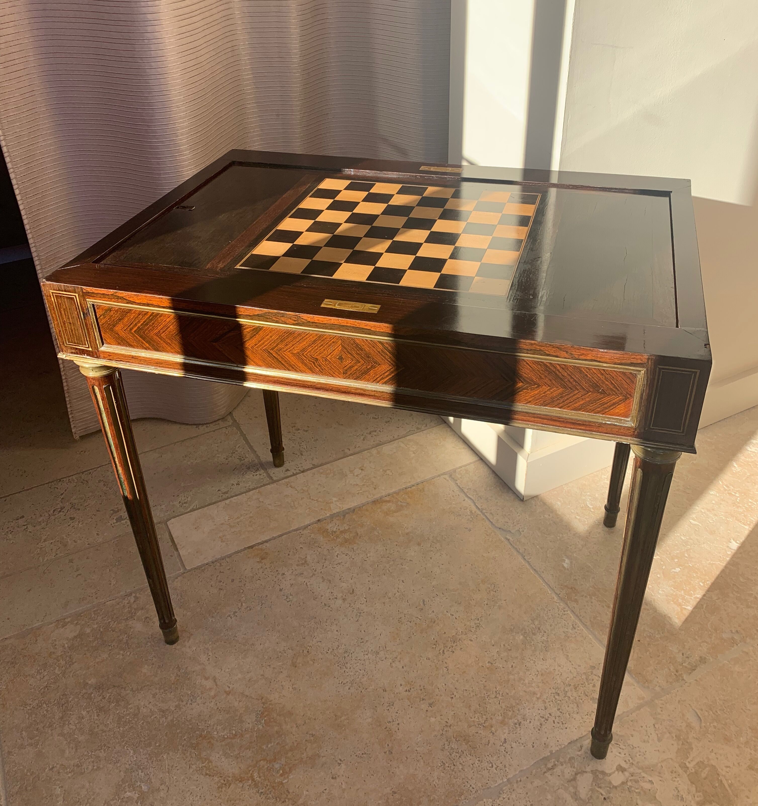 GAMES TABLE Louis XVI late nineteenth, in inlaid checkered rosewood and backgammon