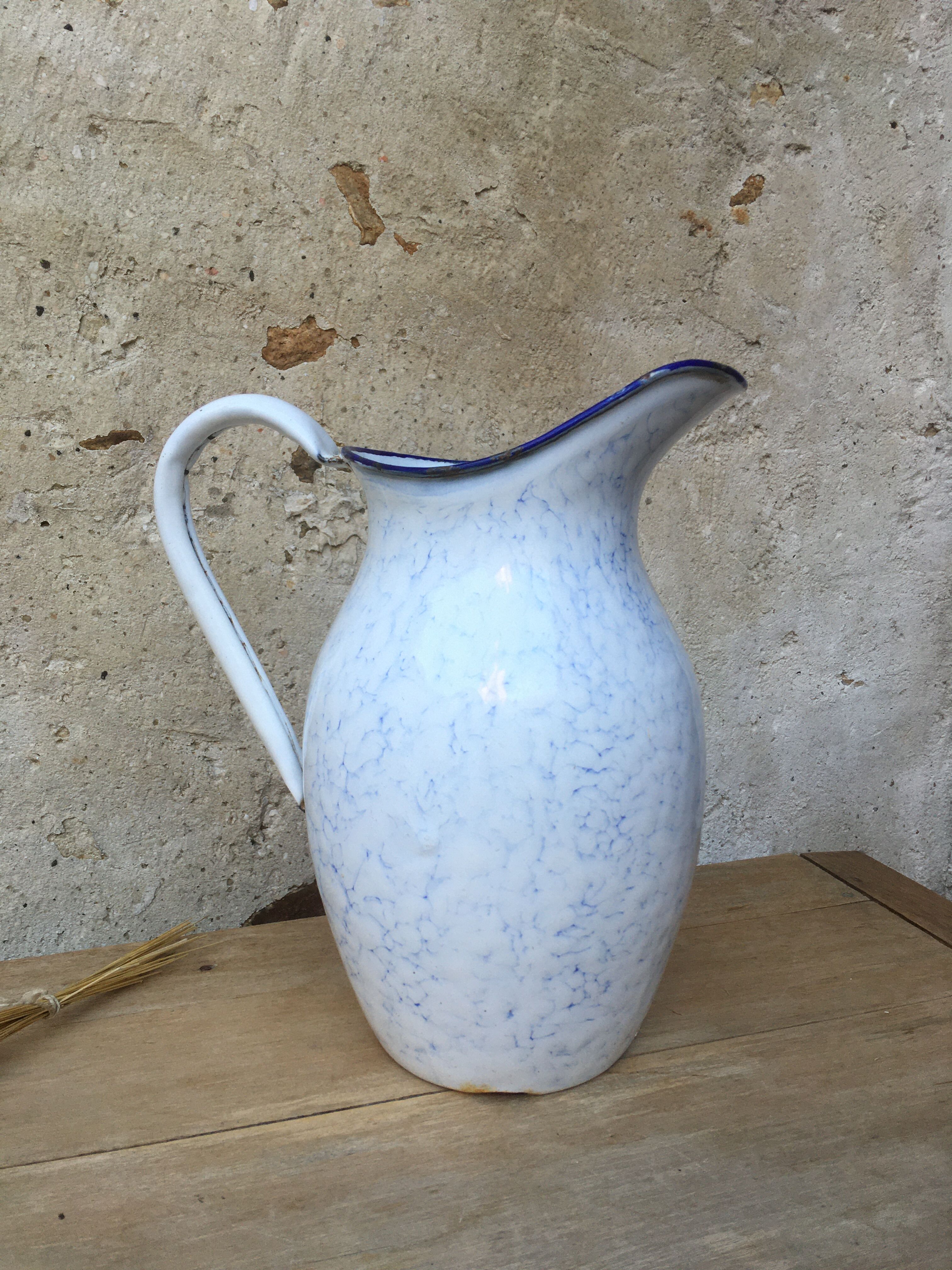 Enamelled sheet metal broc