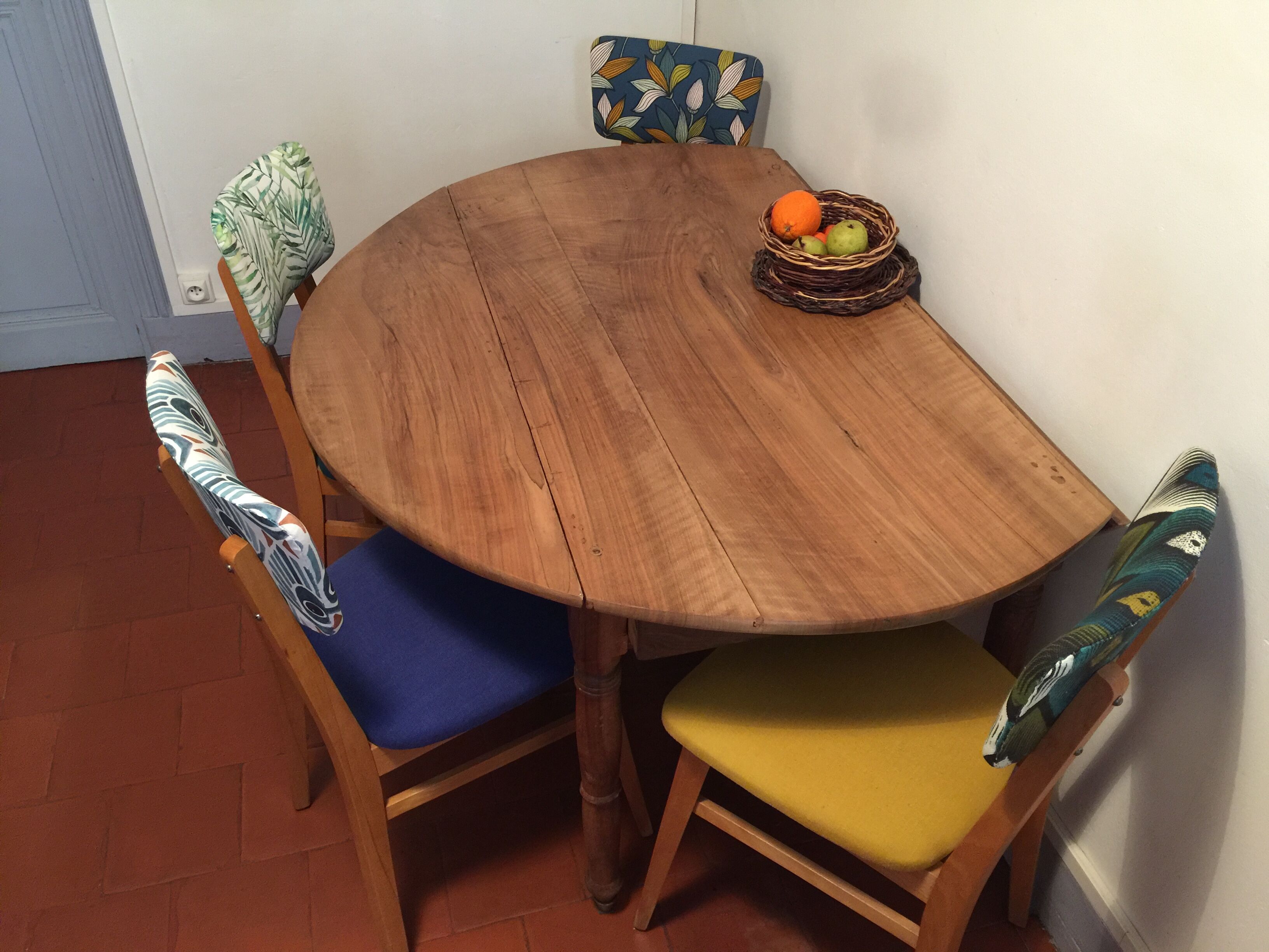 Suite of 4 refurbished Bauman chairs