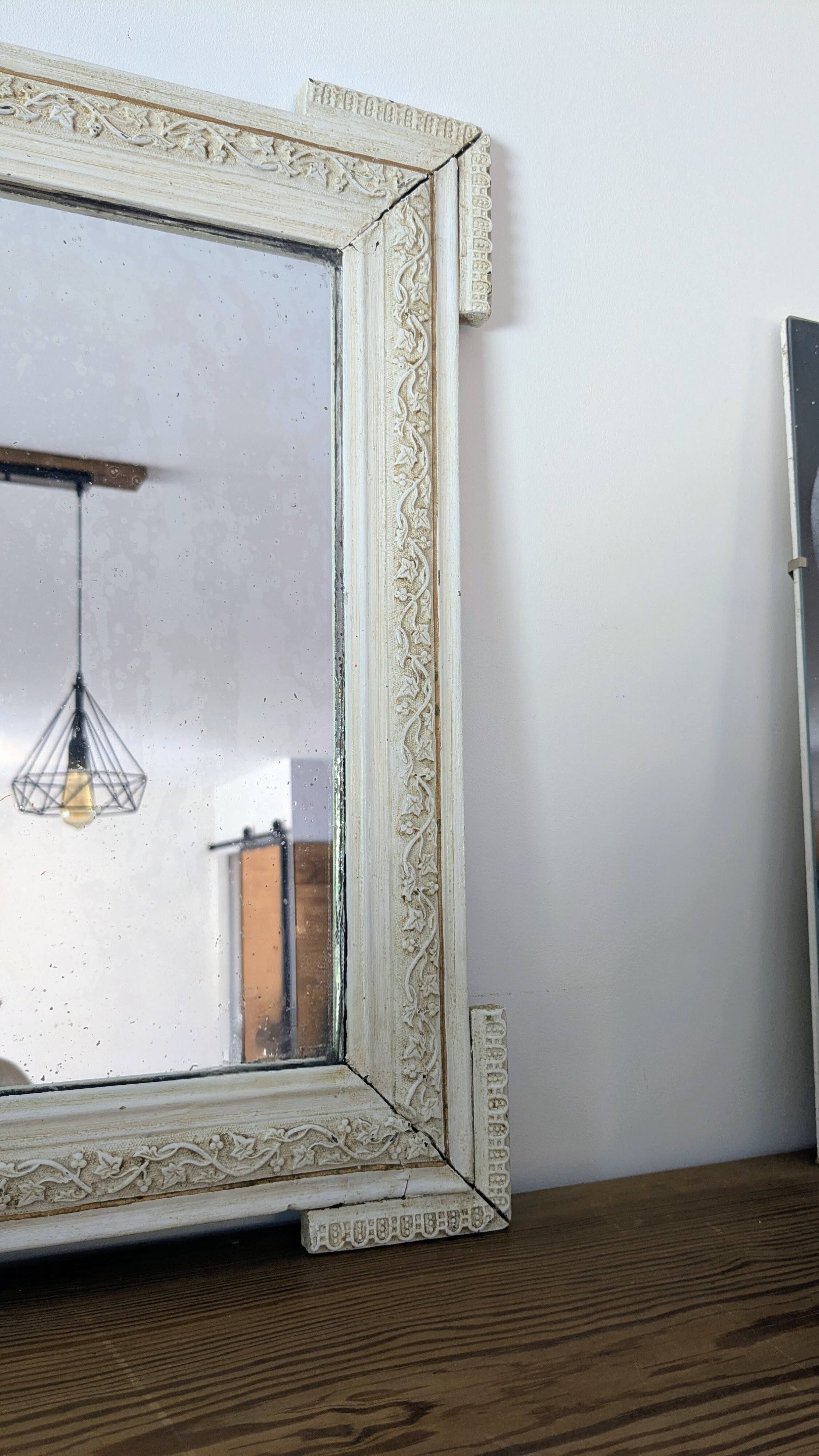 Miroir XIXᵉ au cadre patiné — Élégance et authenticité 45 x 39 cm