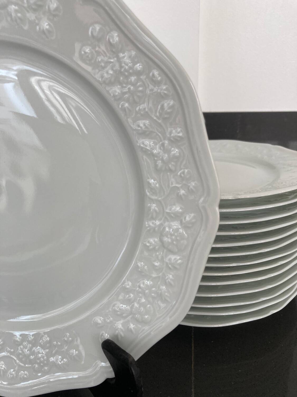 Set of 19 Pont aux Choux reissue plates