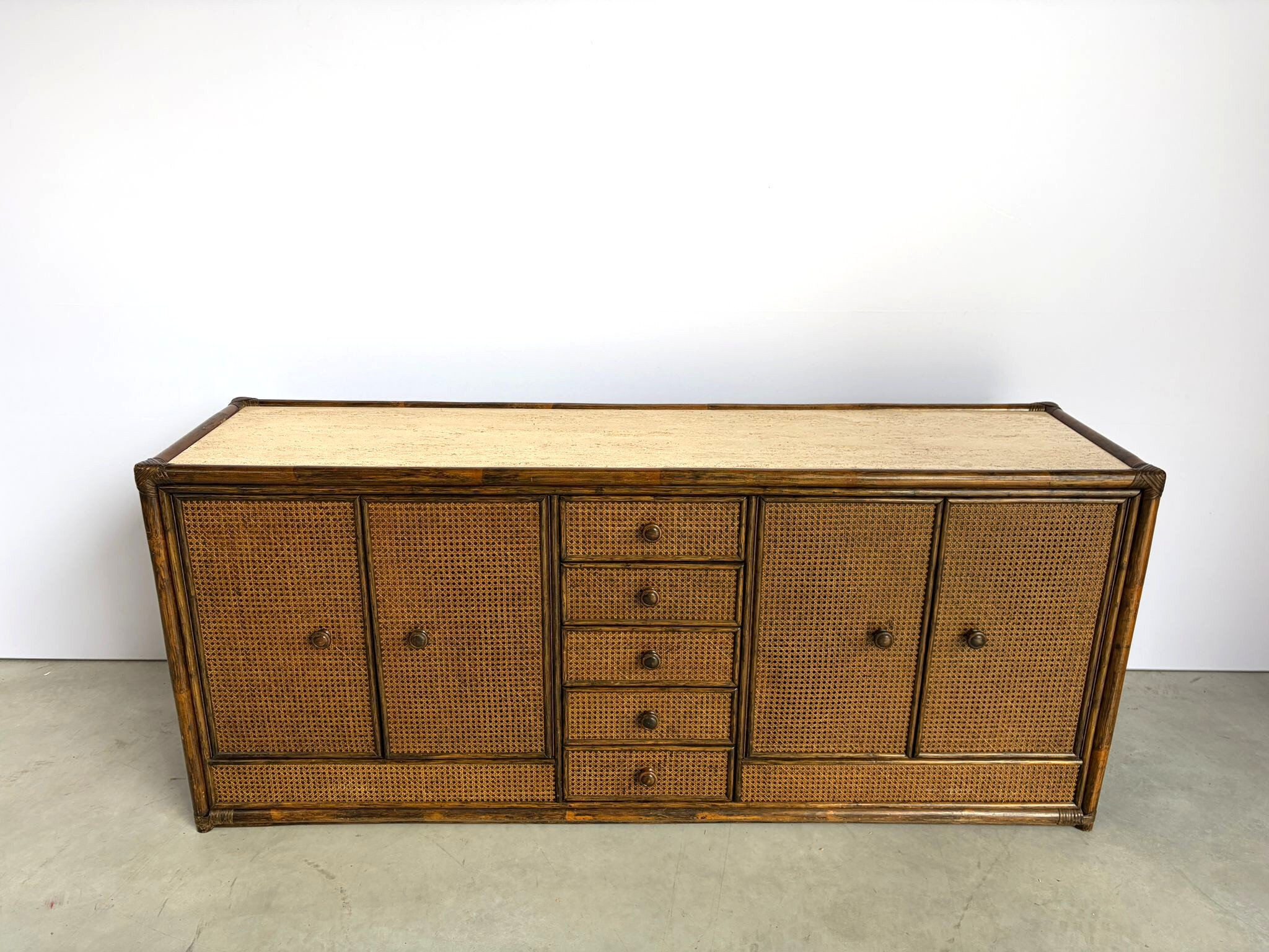 Buffet vintage en rotin et travertin, années 1960