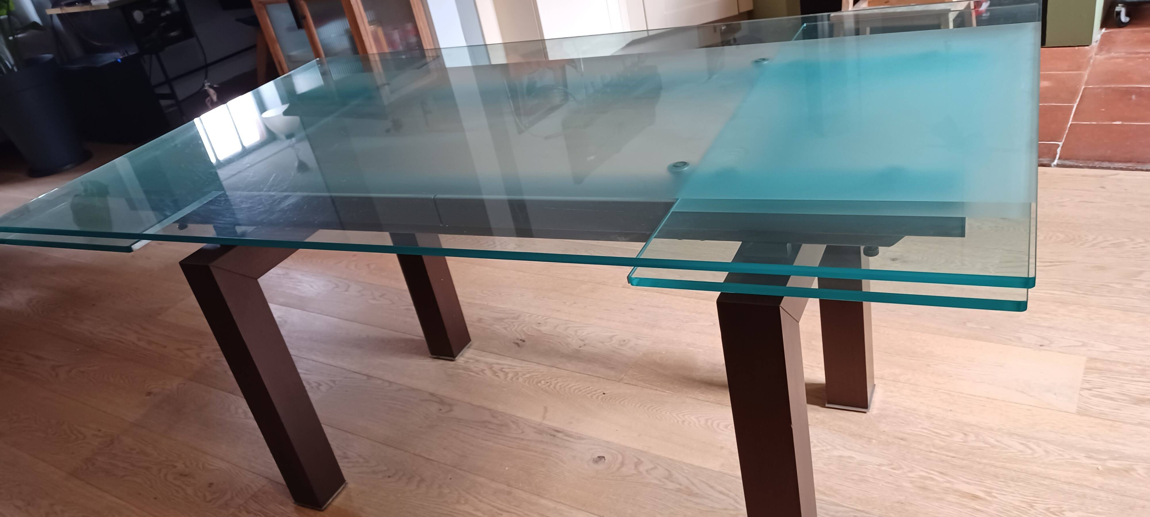 Cattelan Italia designer table – Tempered glass + extensions – Dark wood legs