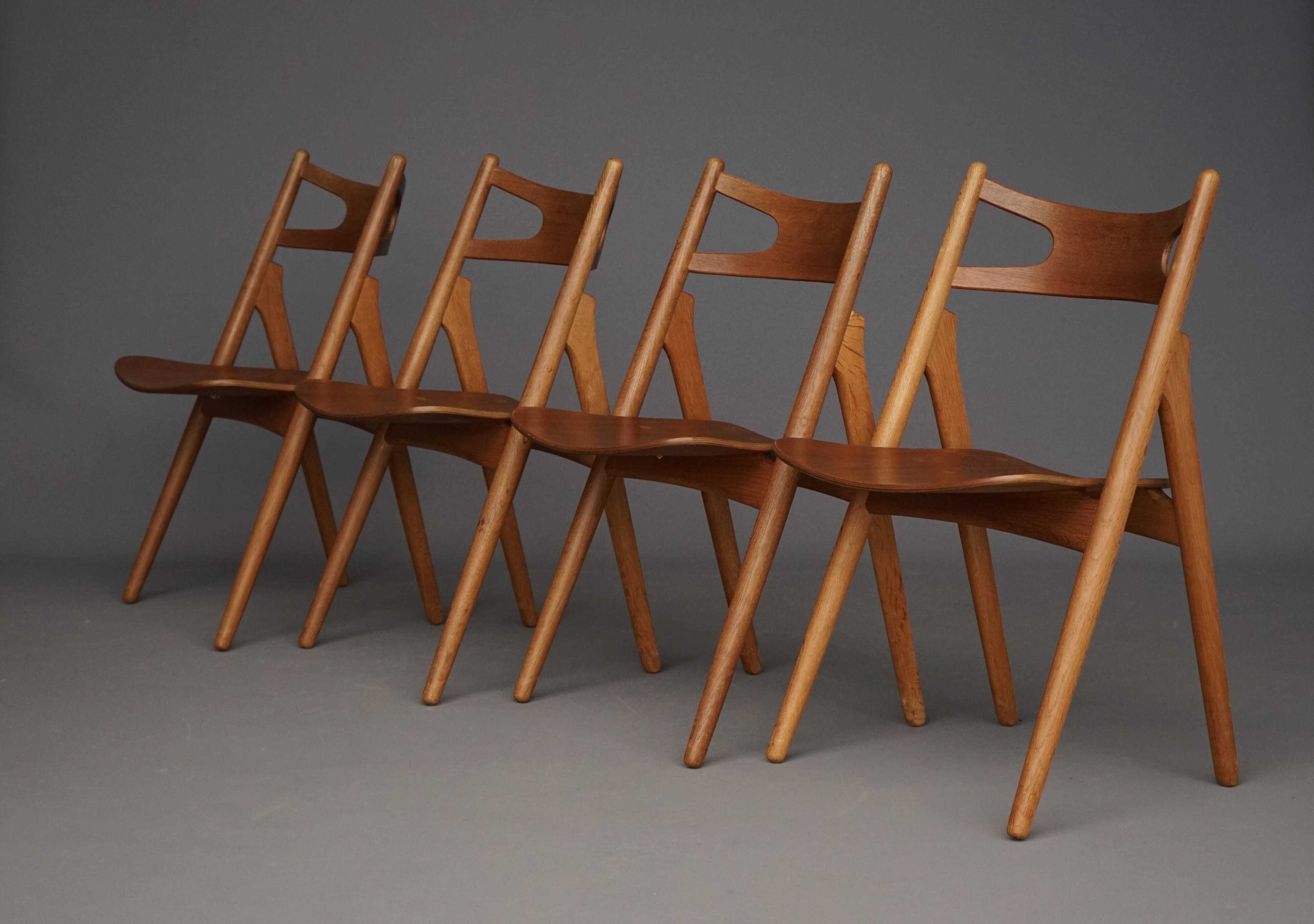 Chaises CH29 Sawbuck par Hans Wegner pour Carl Hansen & Son. Lot de 4