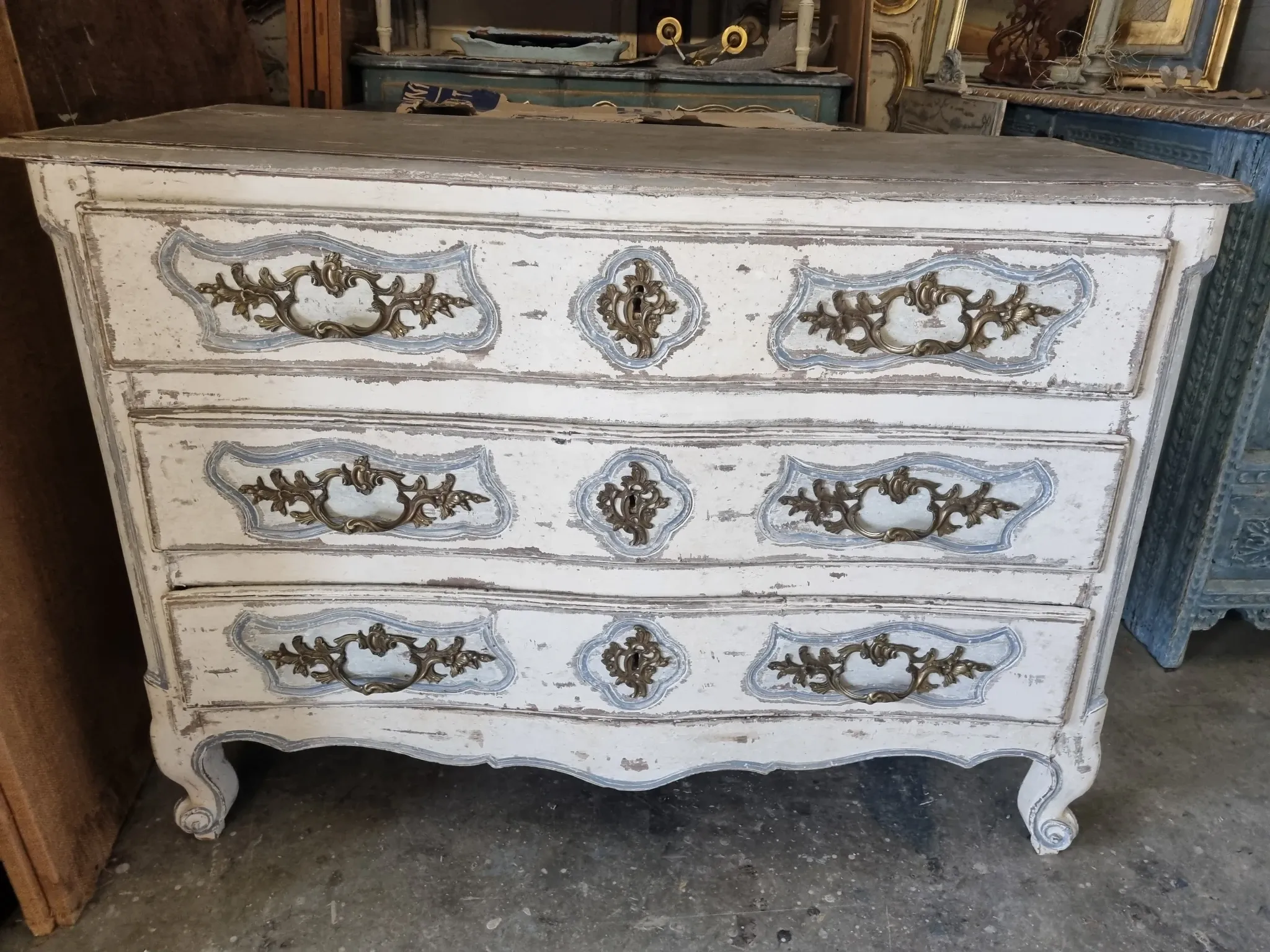 Chest of drawers