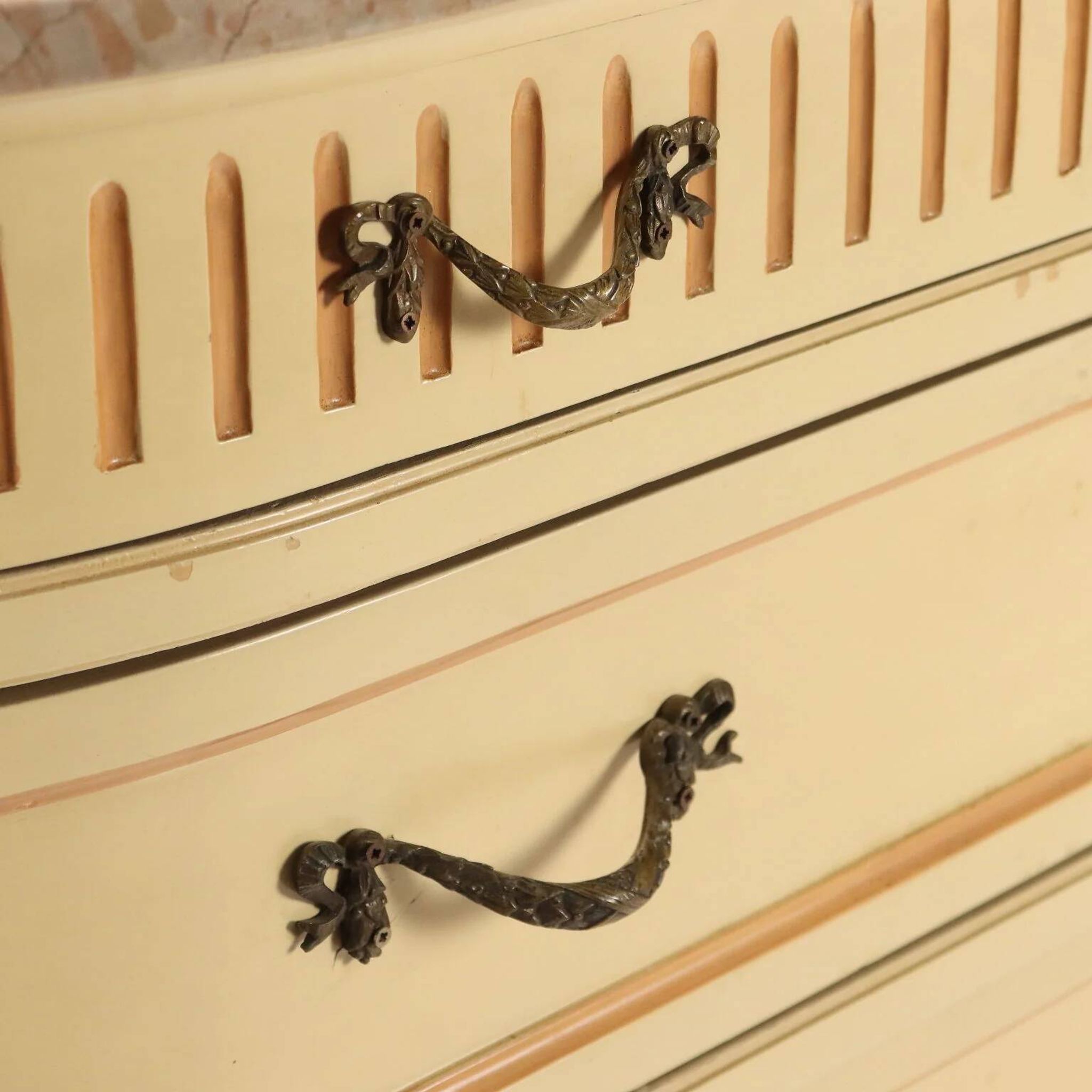 Antique neoclassical commode in lacquered wood from the 1900s.