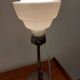 Lampada da tavolo "Glas" in vetro opalino e acciaio cromato