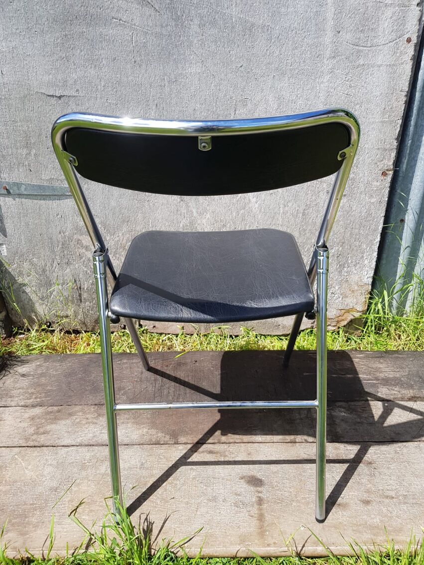 Ancienne chaise pliante métal chromé & skaï noir années 70 vintage | Selency
