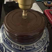Asian lamp in white and blue ceramic, early 20th century.