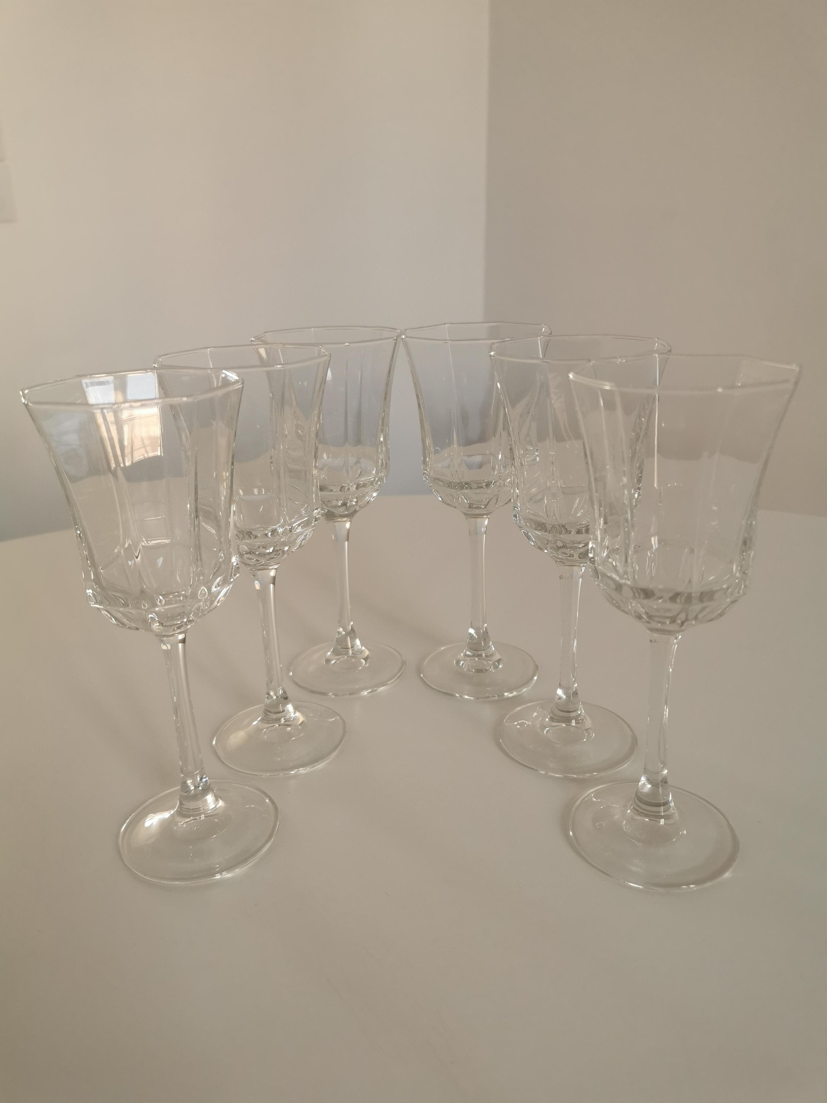 Service of 6 glasses a Vin Luminarc france
