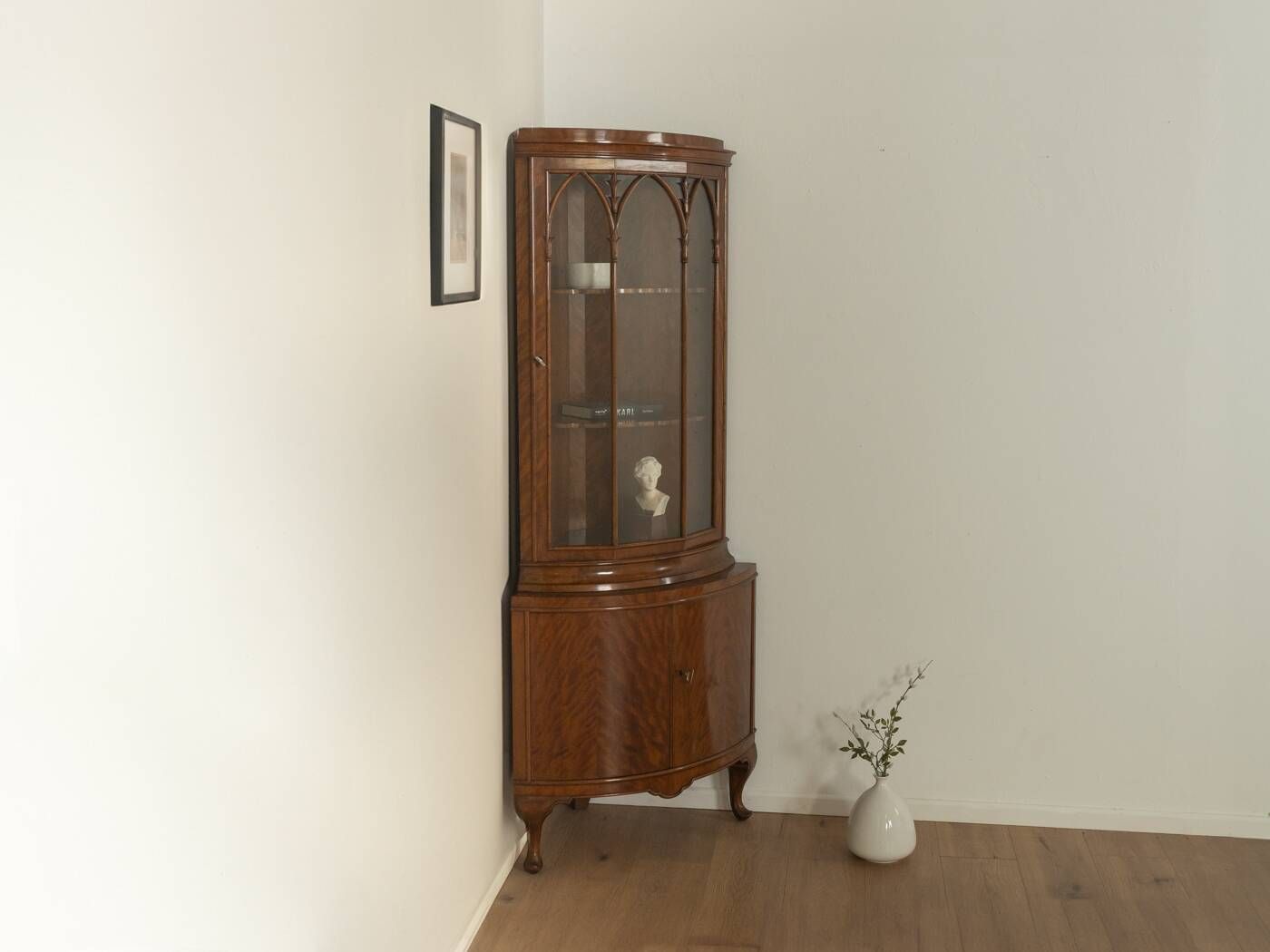 Classic English corner display cabinet in Georgian style from the 1920s