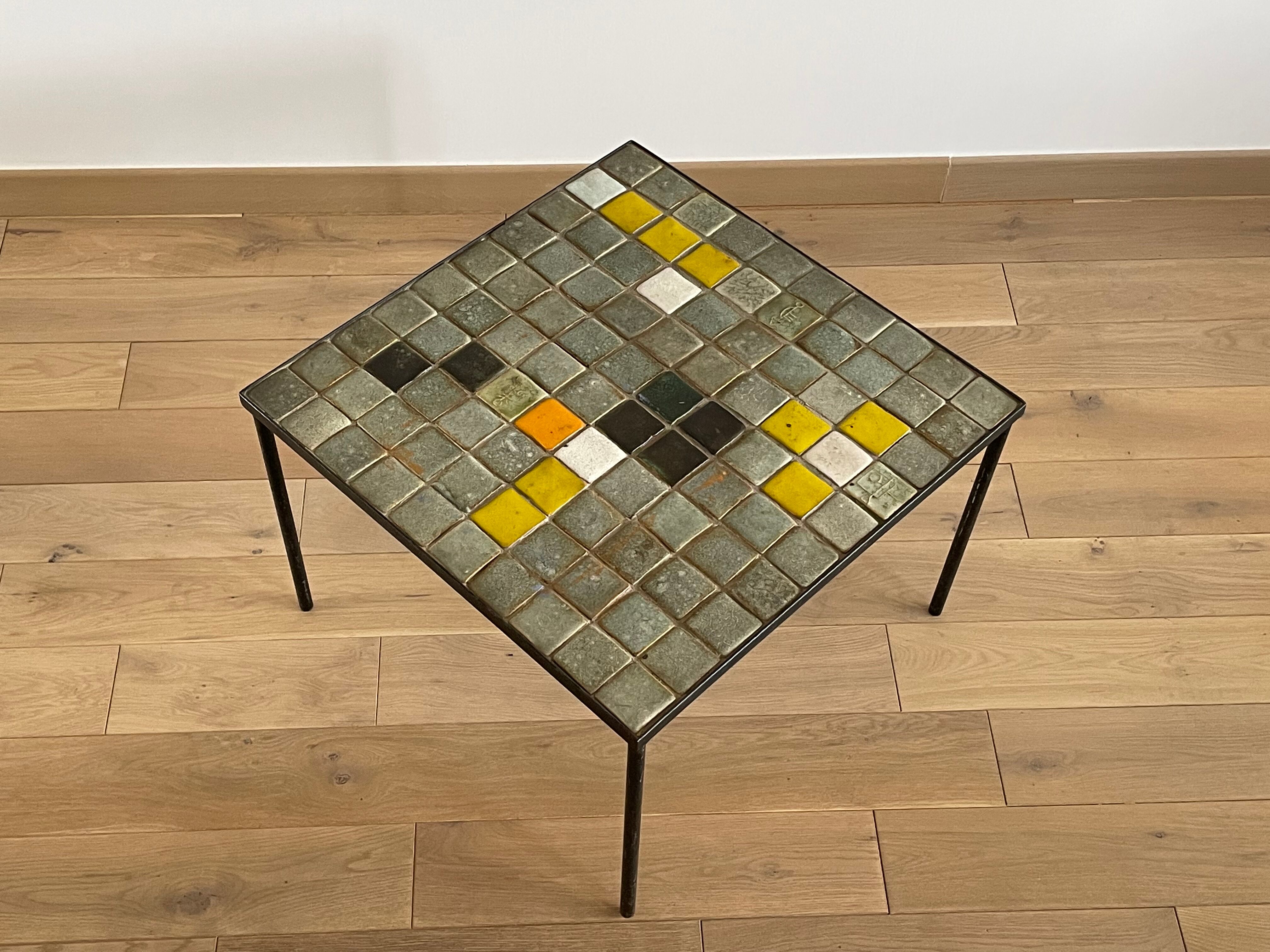 Table basse en céramique par « Les 2 potiers », 1960