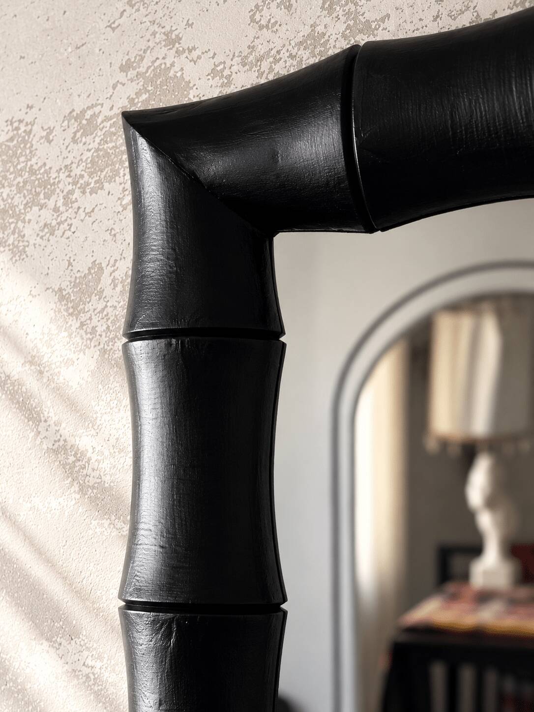 Rectangular mirror in patinated black wood resembling bamboo – 68 × 100 cm