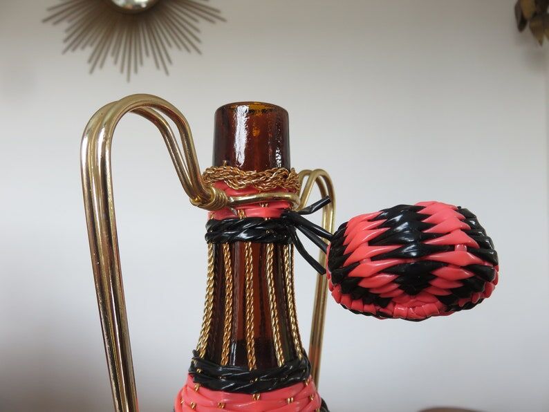 Bottle in pink scoubidou and gold metal 50s 60s