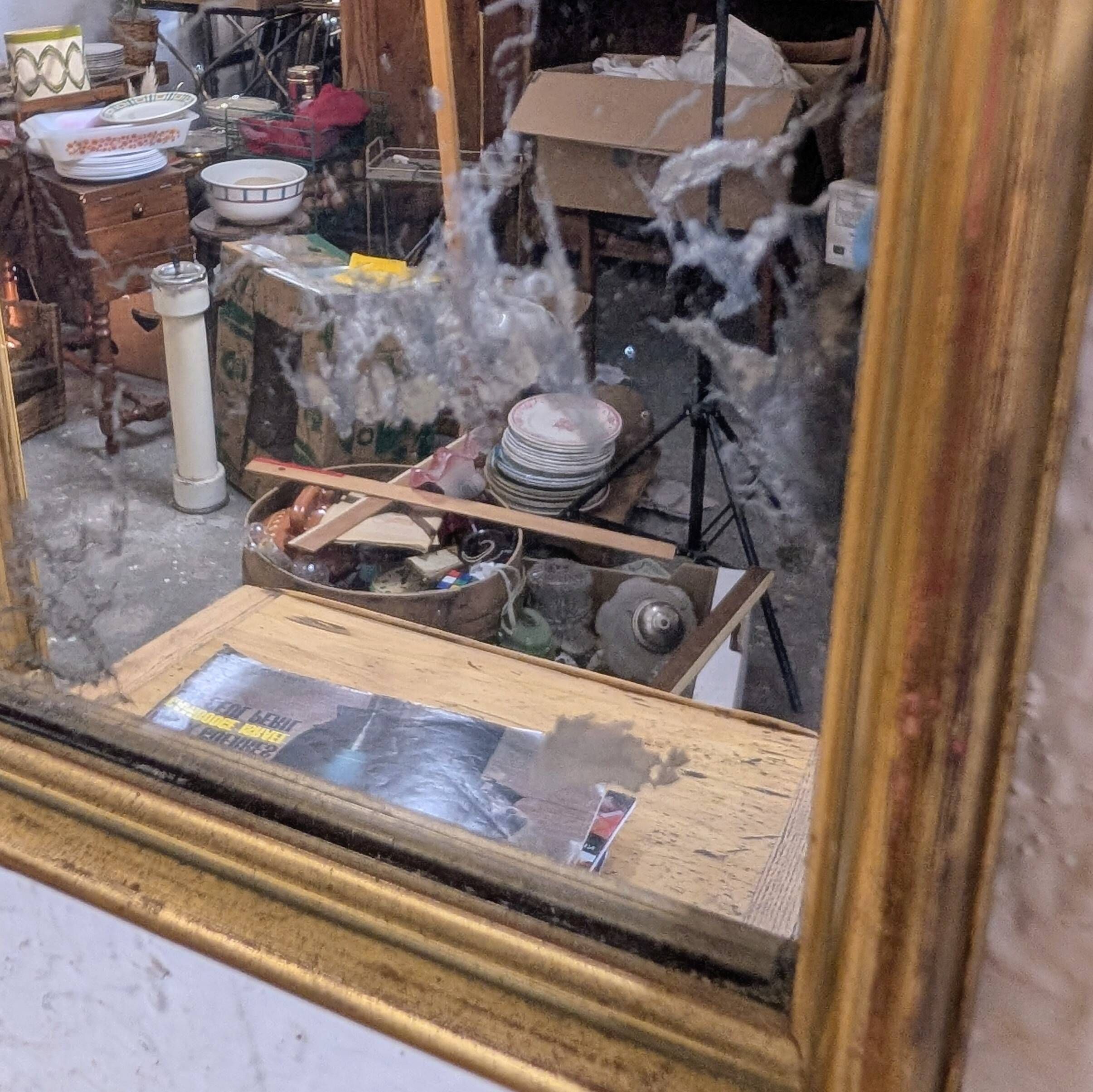 Miroir ancien doré à la feuille glace piquée