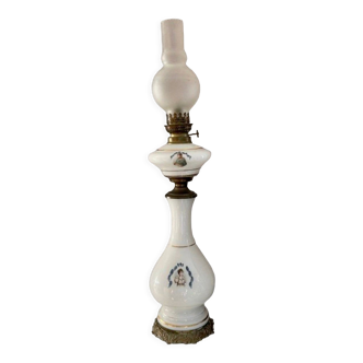 Oil lamp in white opaline with the portraits of napoleon bonaparte and josephine on each side of the tank