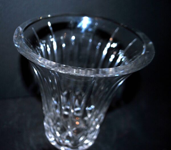 Vase en cristal taillé signé ''Cristal St Louis France'' H20