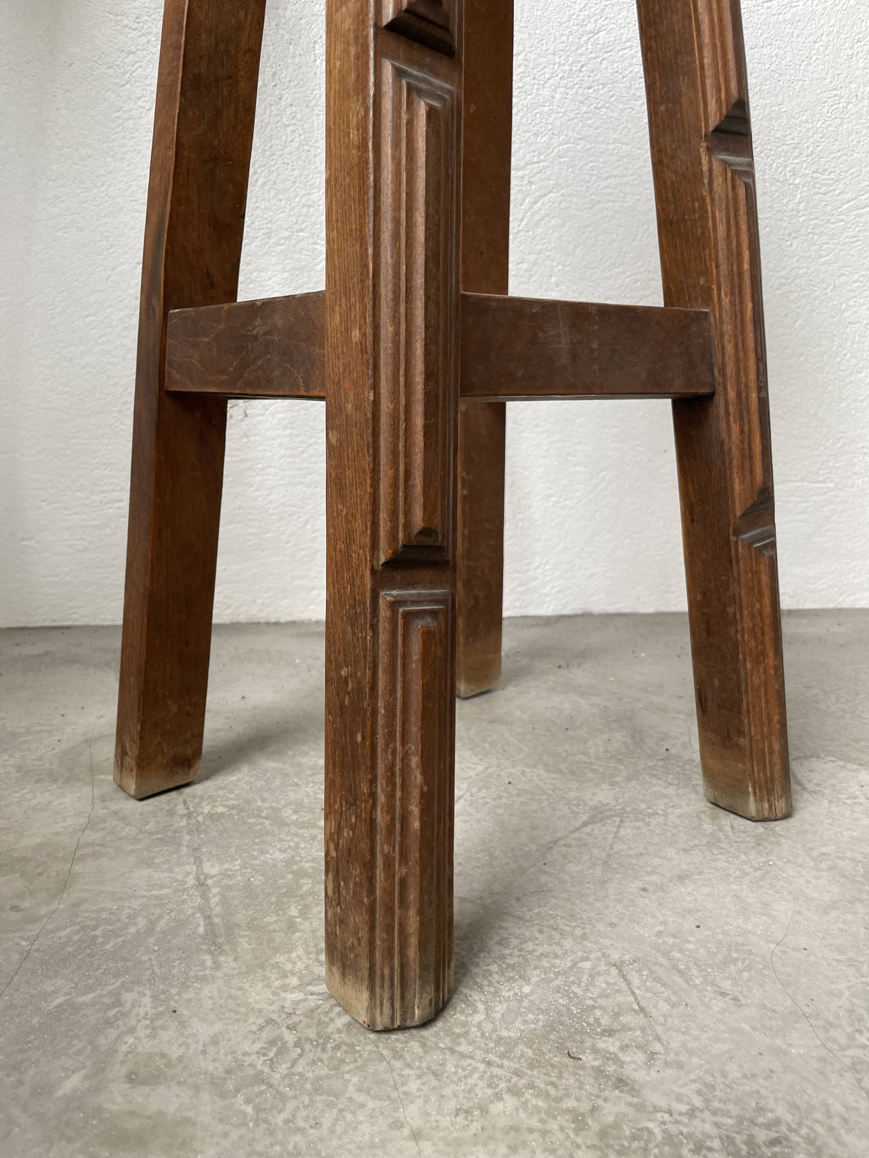 Tabouret haut brutaliste