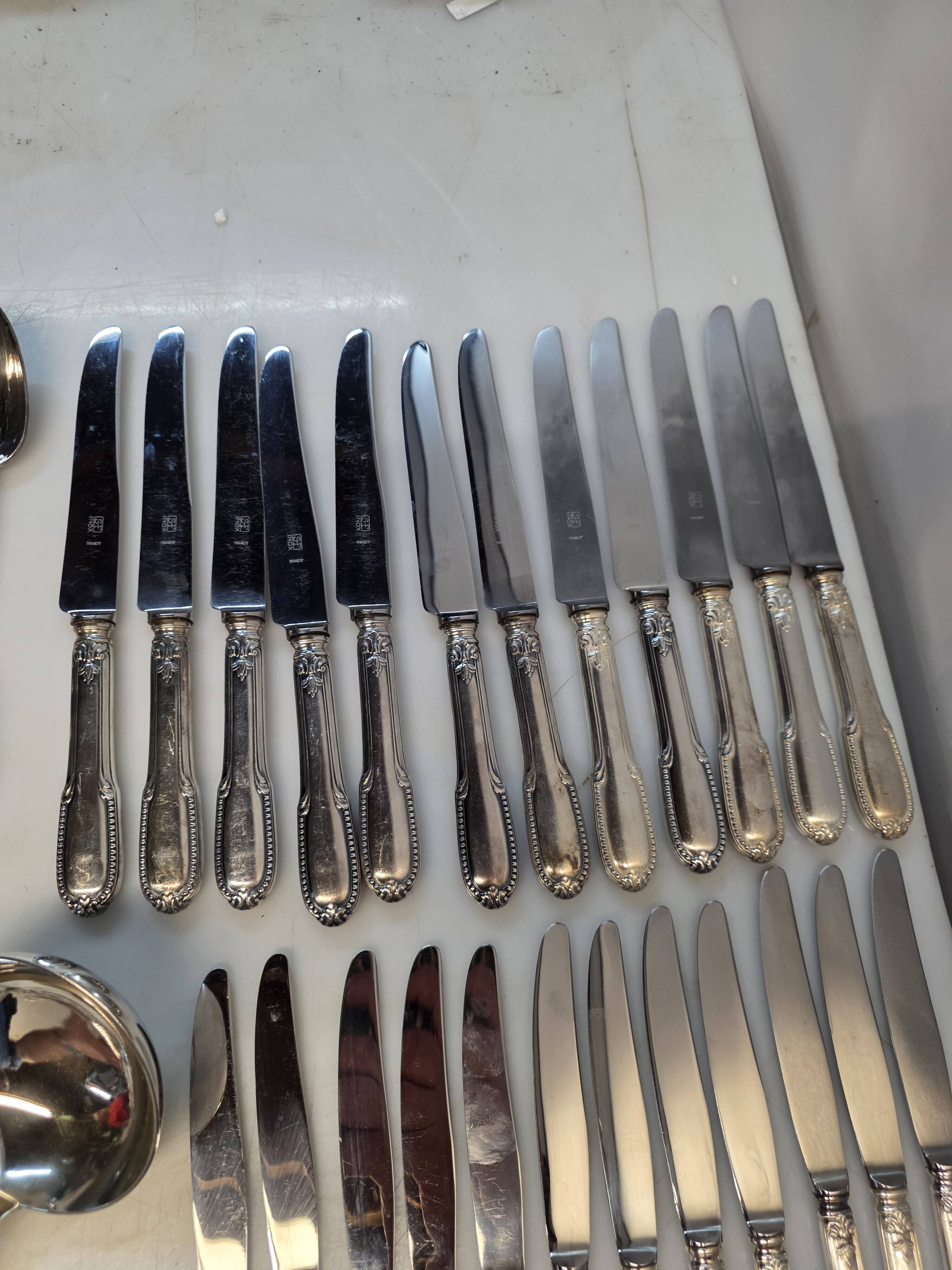Ménagère 72 pièces en métal argenté 100  Saint-Médard, avec coffret