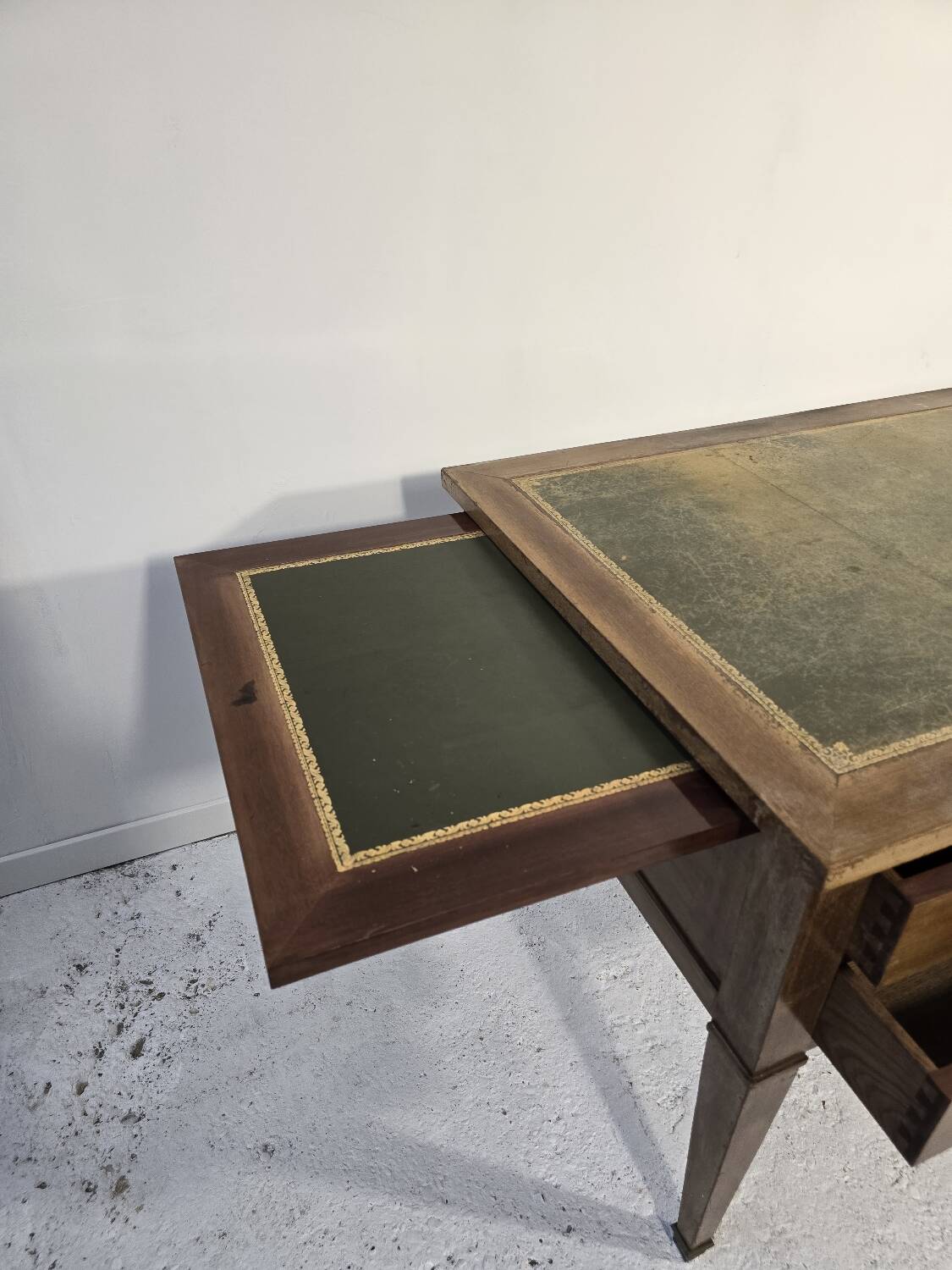 Bureau plat double face en acajou, style Louis XVI – XIXᵉ siècle