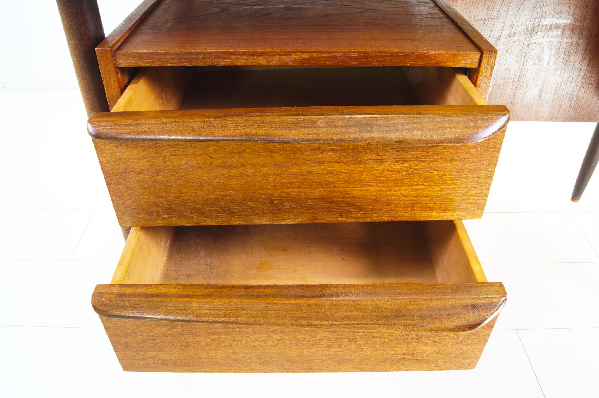 Tijsseling Hulmefa teak cowhorn desk