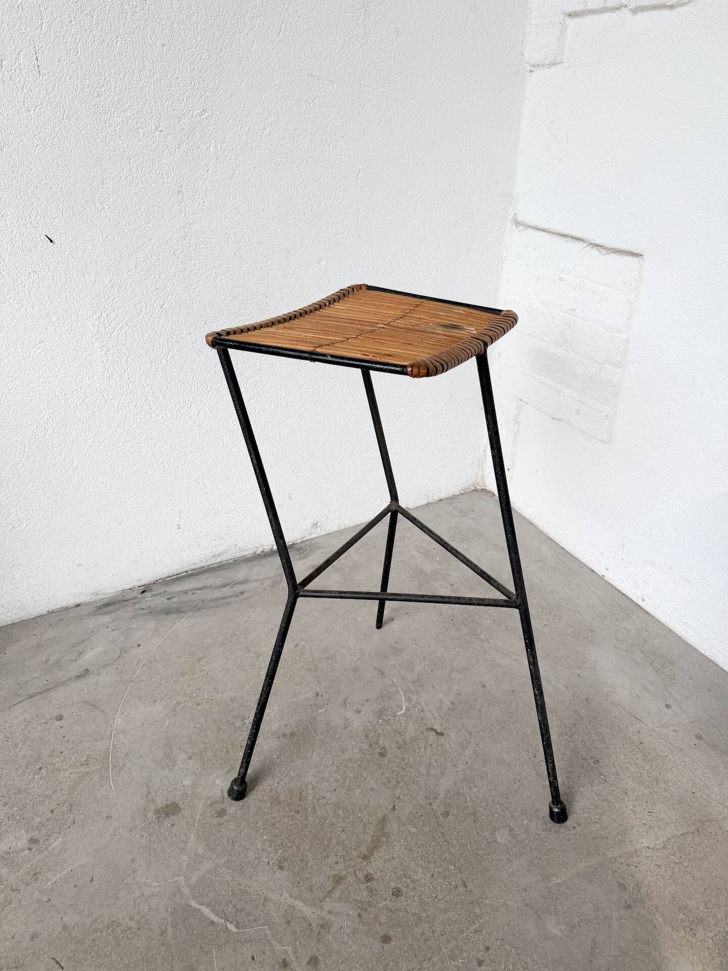 Wicker and metal stool Dennis Lennon 1950