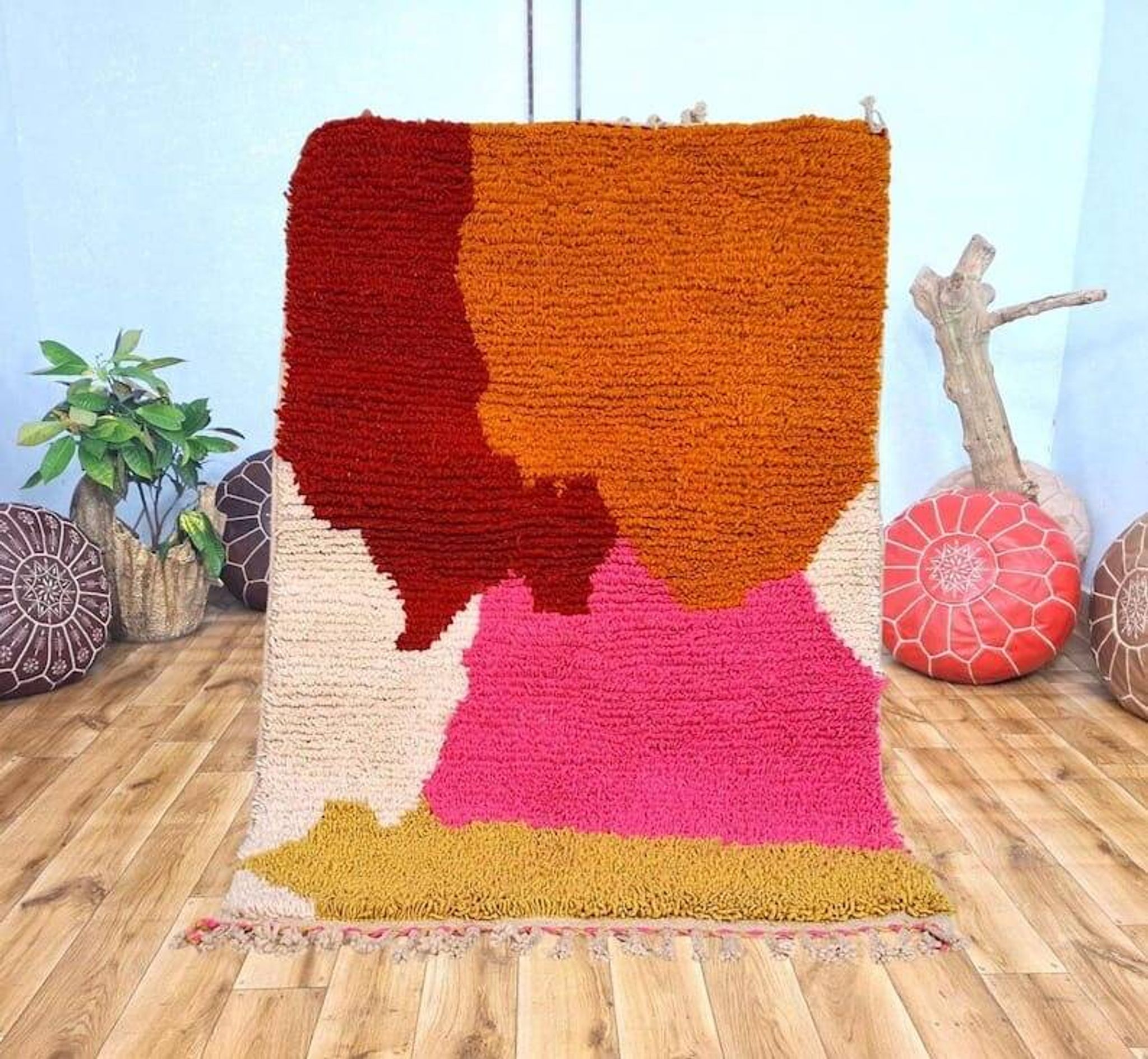 Handmade traditional Beni Ourain Berber rug, size 150 x 250 cm.