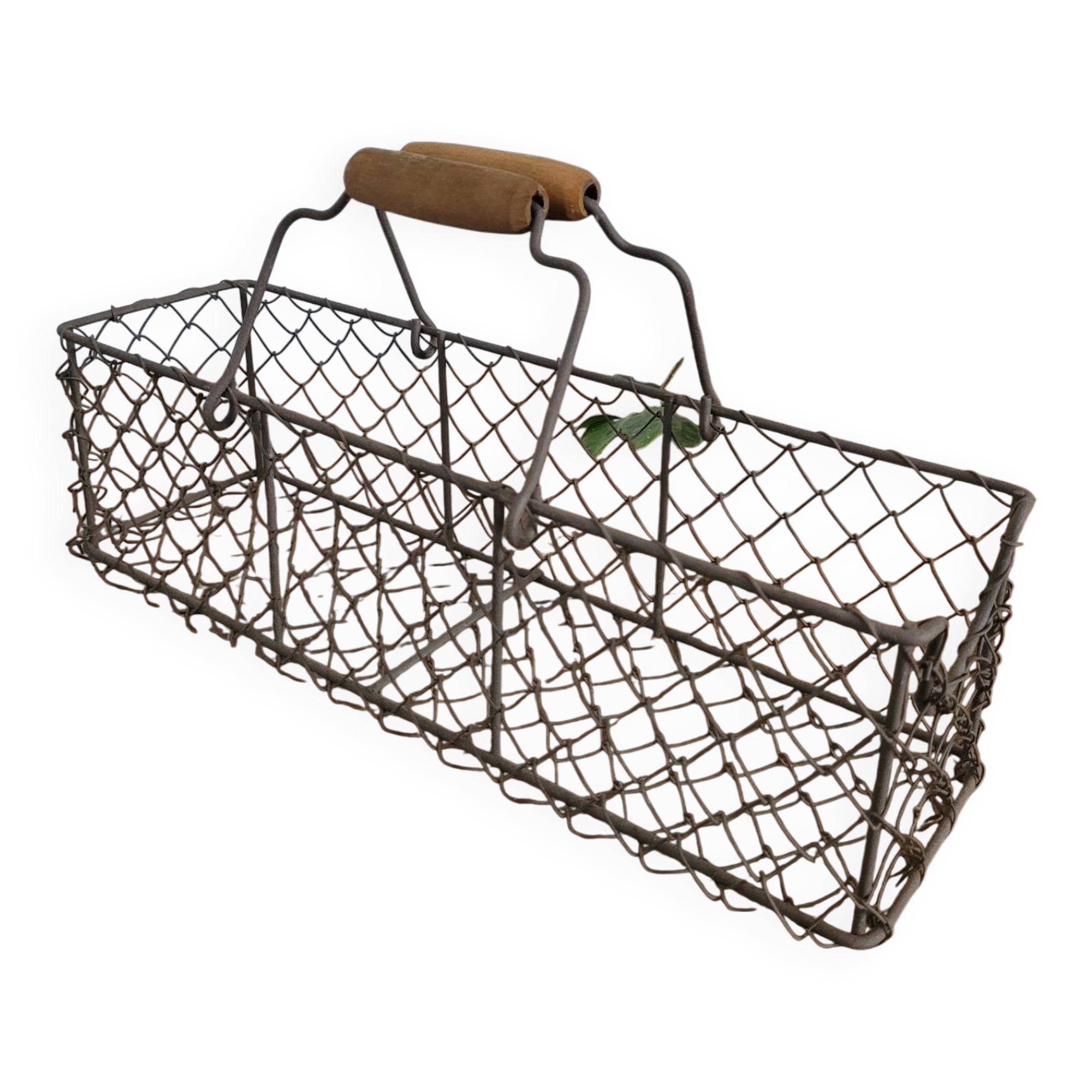 Wire mesh basket