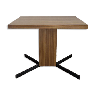 Pivoting coffee table by Pierre Guariche