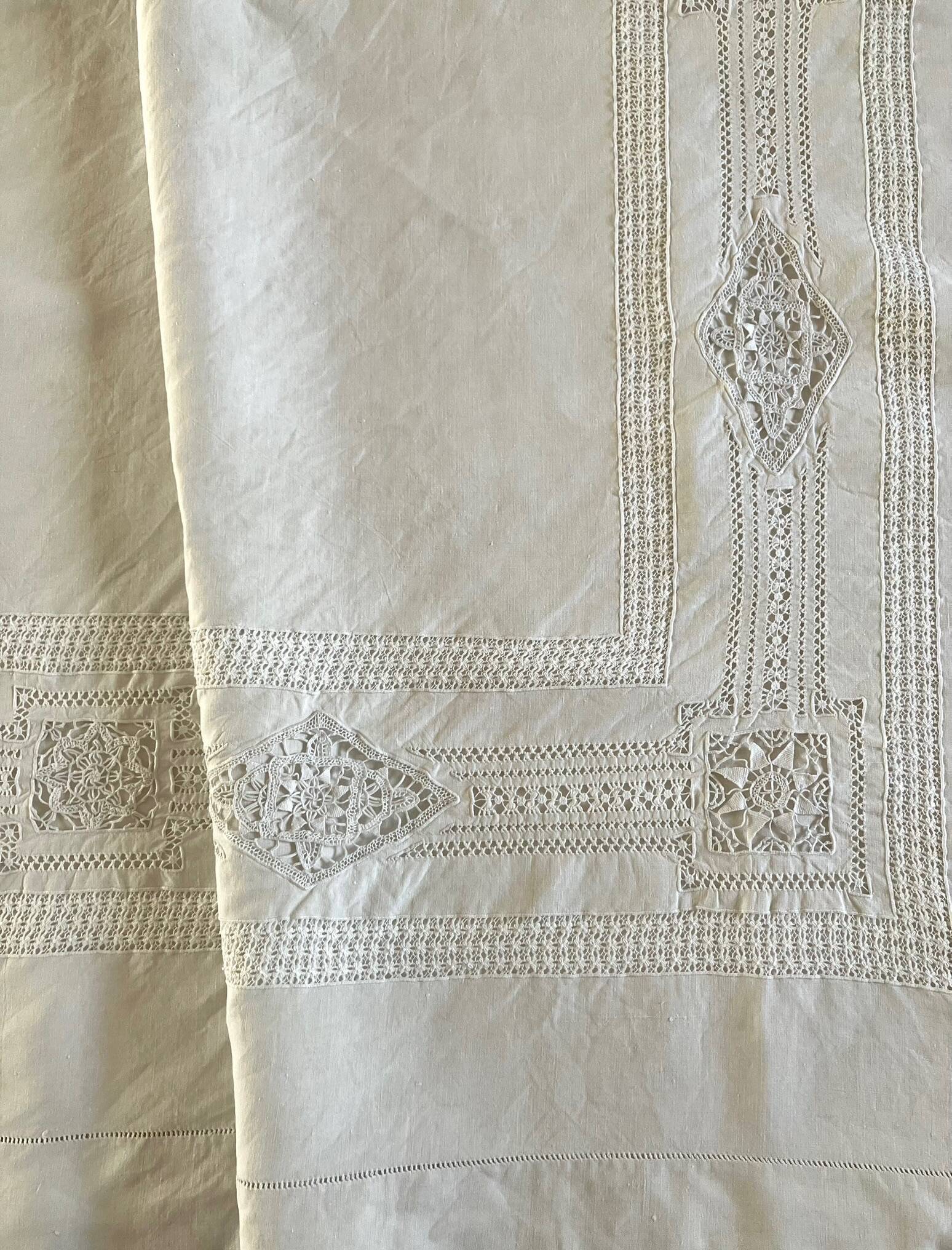 Sublime drap en lin dentelles broderies et monogramme