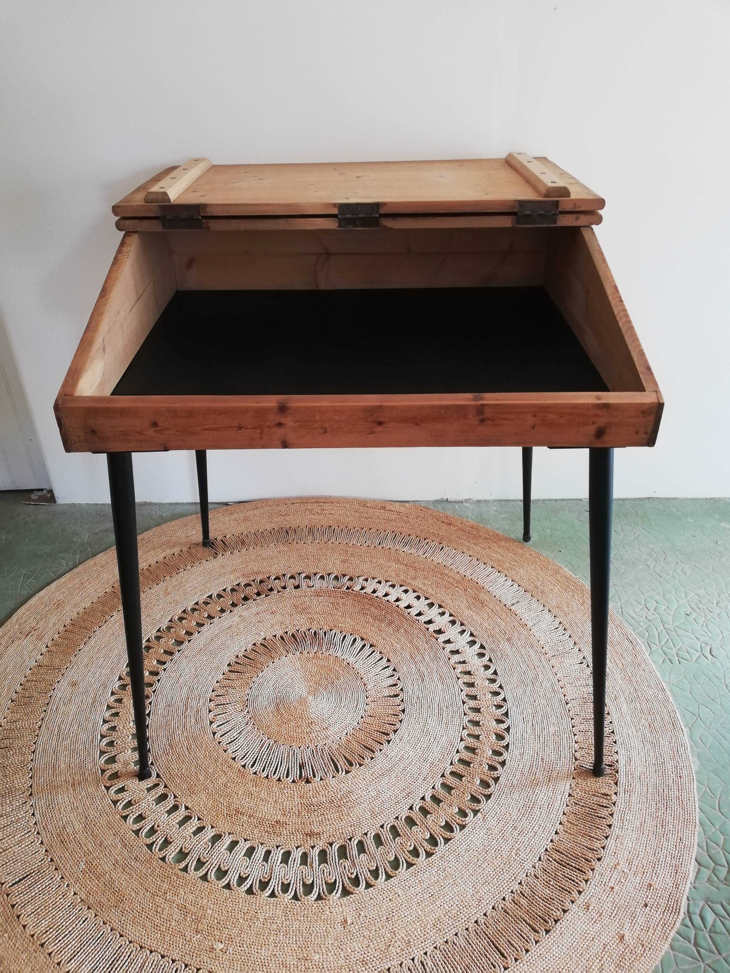 Writing desk revisits vintage 70s