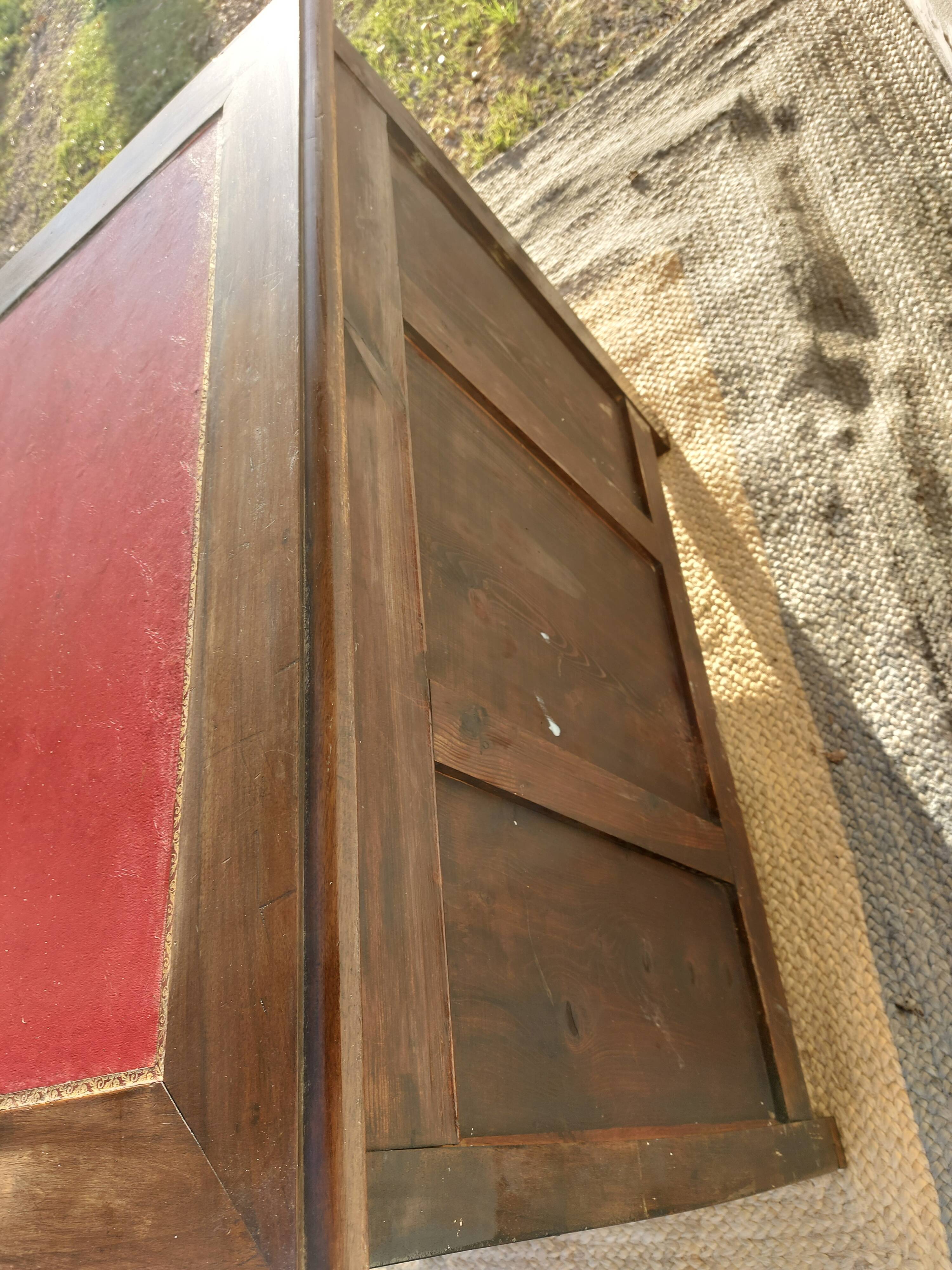 bureau enfant, ado, bois massif et cuir rouge