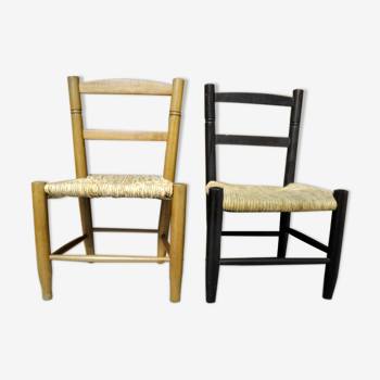 Duo of mulched chairs for children