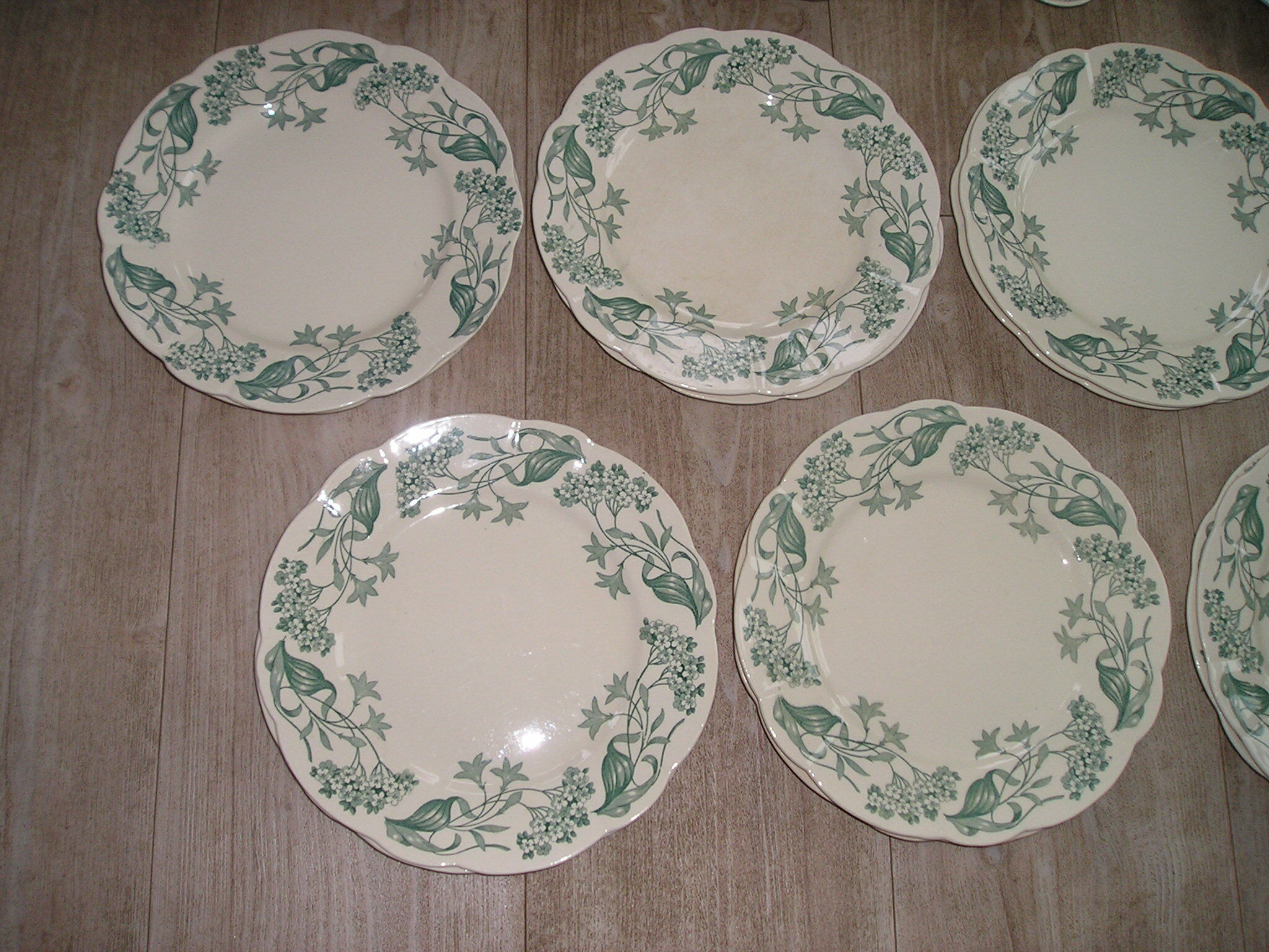 Longchamp's fee-making table service, 18-piece Lilas 1900 model