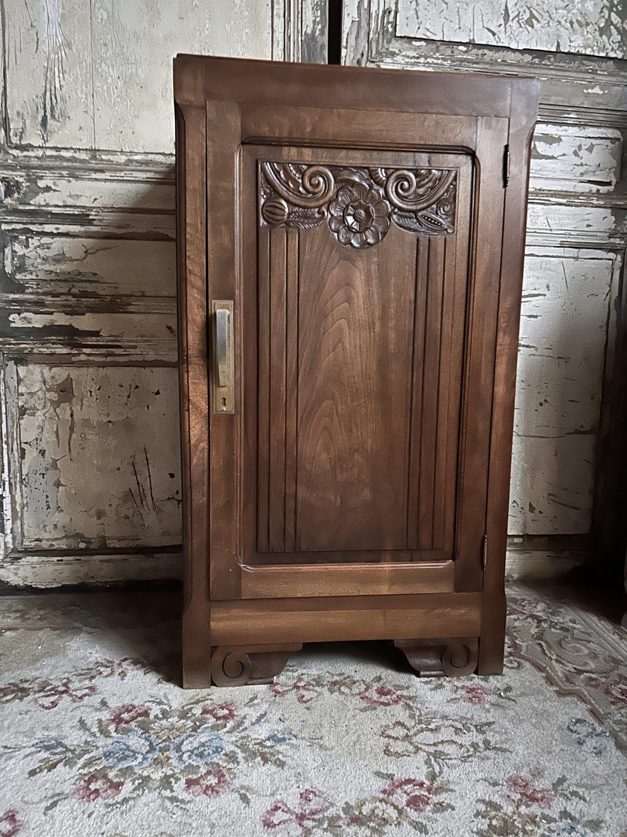 Art Deco walnut buffet – The elegance of the 1930s