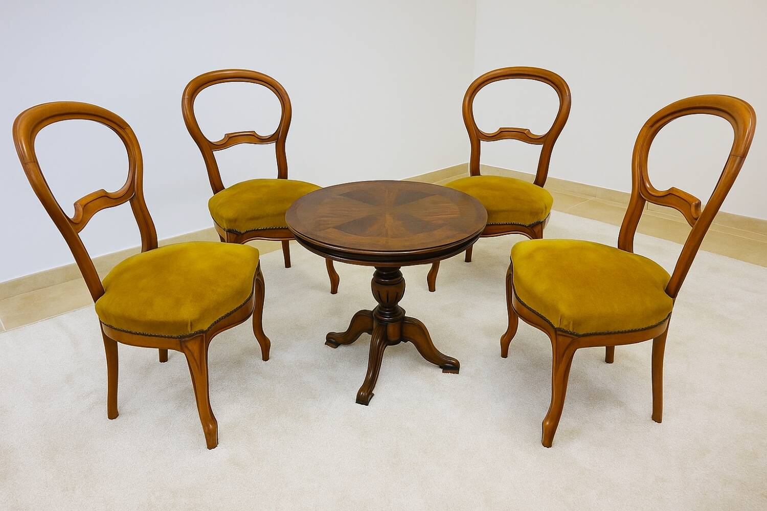 4 chaises style Louis Philippe en noyer