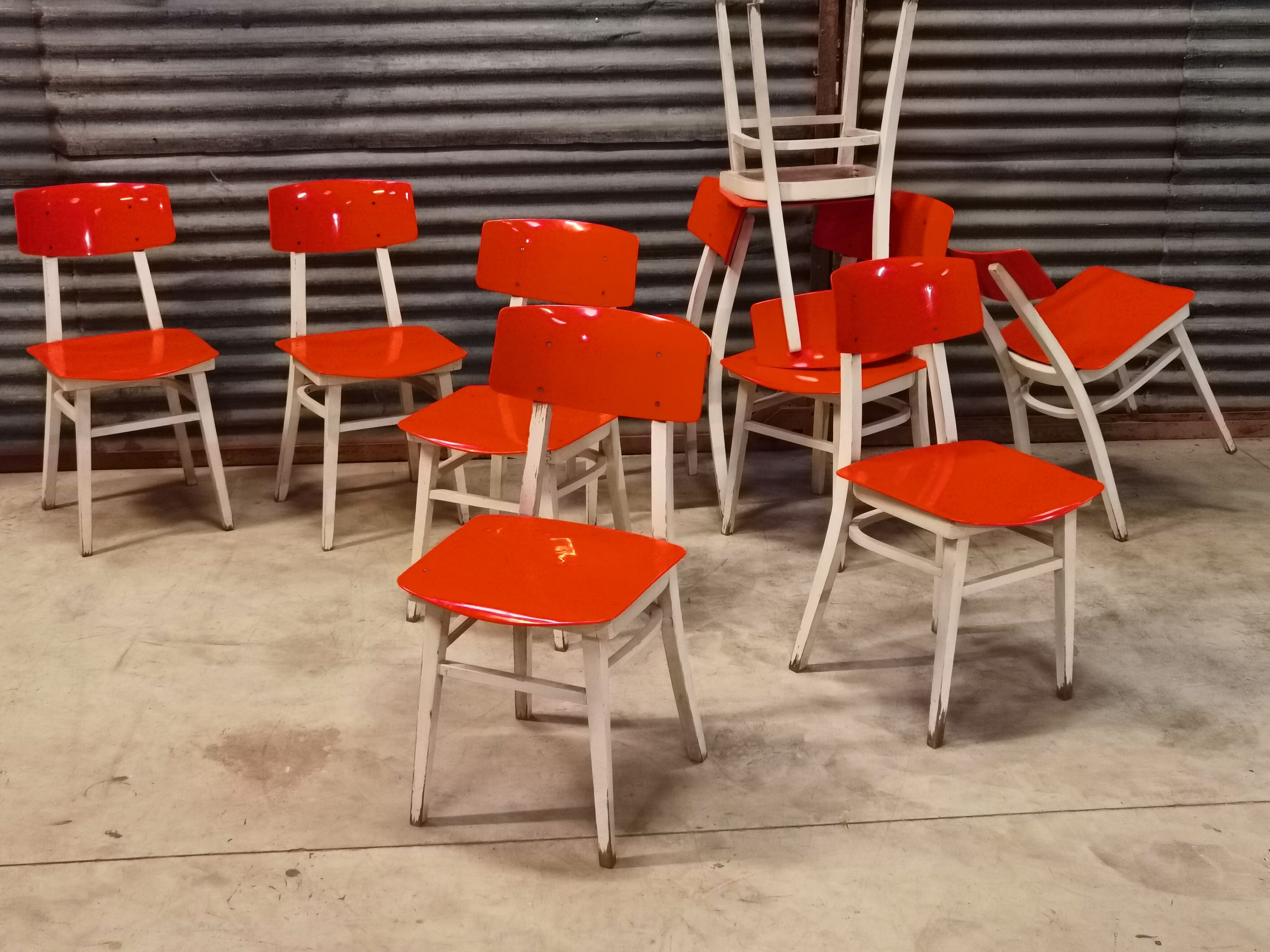 Lot de 11 chaises Ton