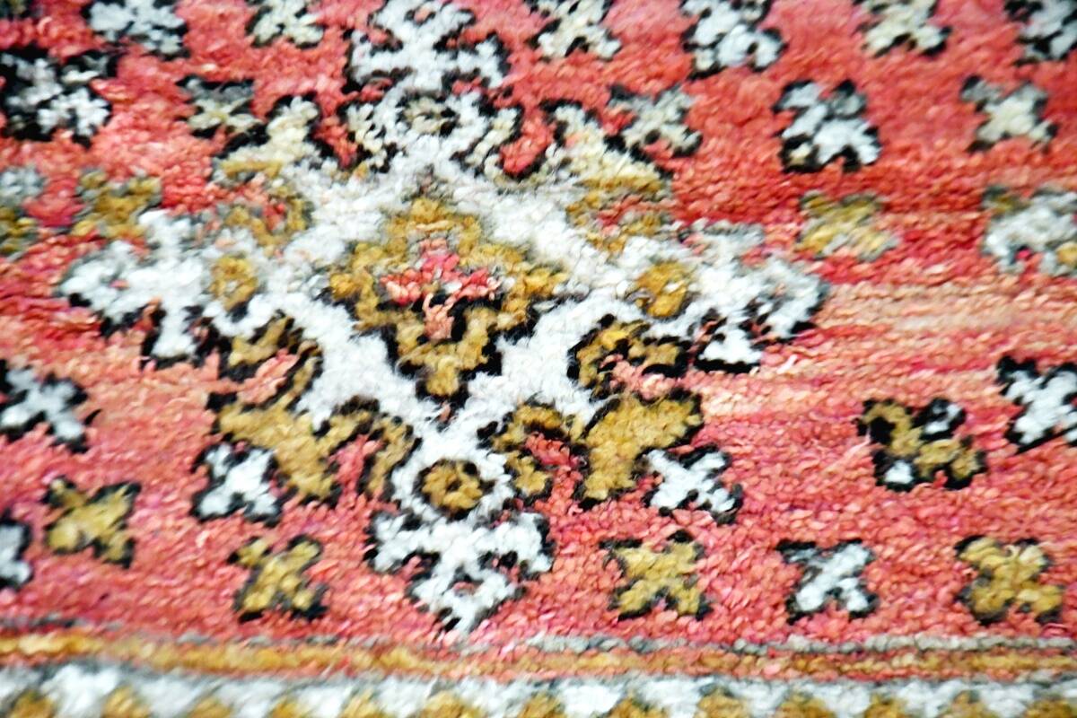 Moroccan Berber rug Zemmour vintage 212 x 160 cm