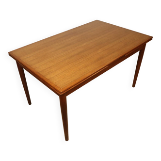 Danish Scandinavian extendable dining table in teak, 1960.