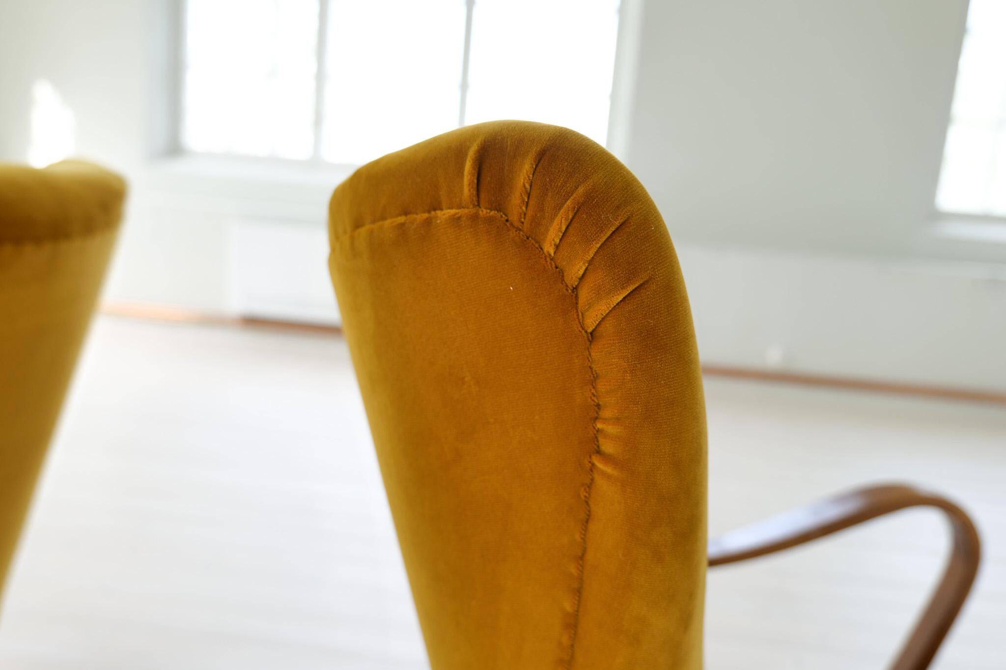 Modern Scandinavian Art Deco lounge chairs in velvet from the 1940s.