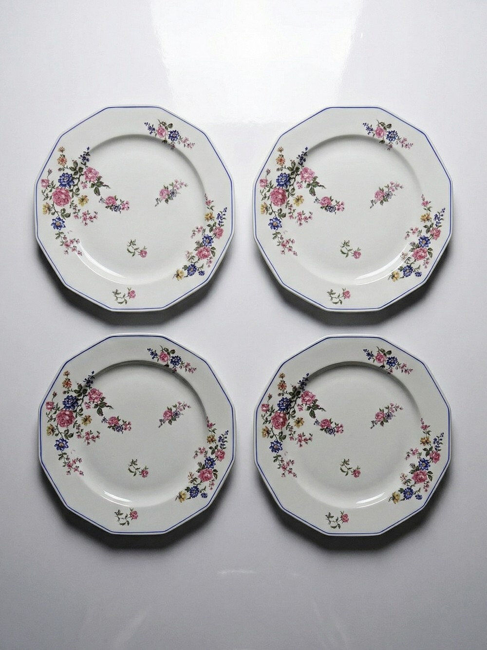 4 flat plates by Bernardaud, Limoges porcelain, floral decoration from the 1920s to 1950s.