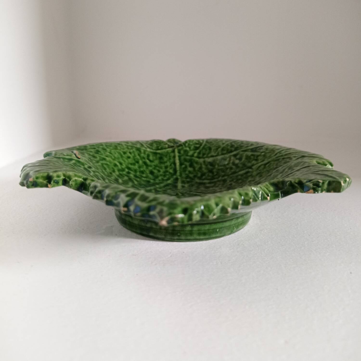 Vallauris vine leaf pocket emptier