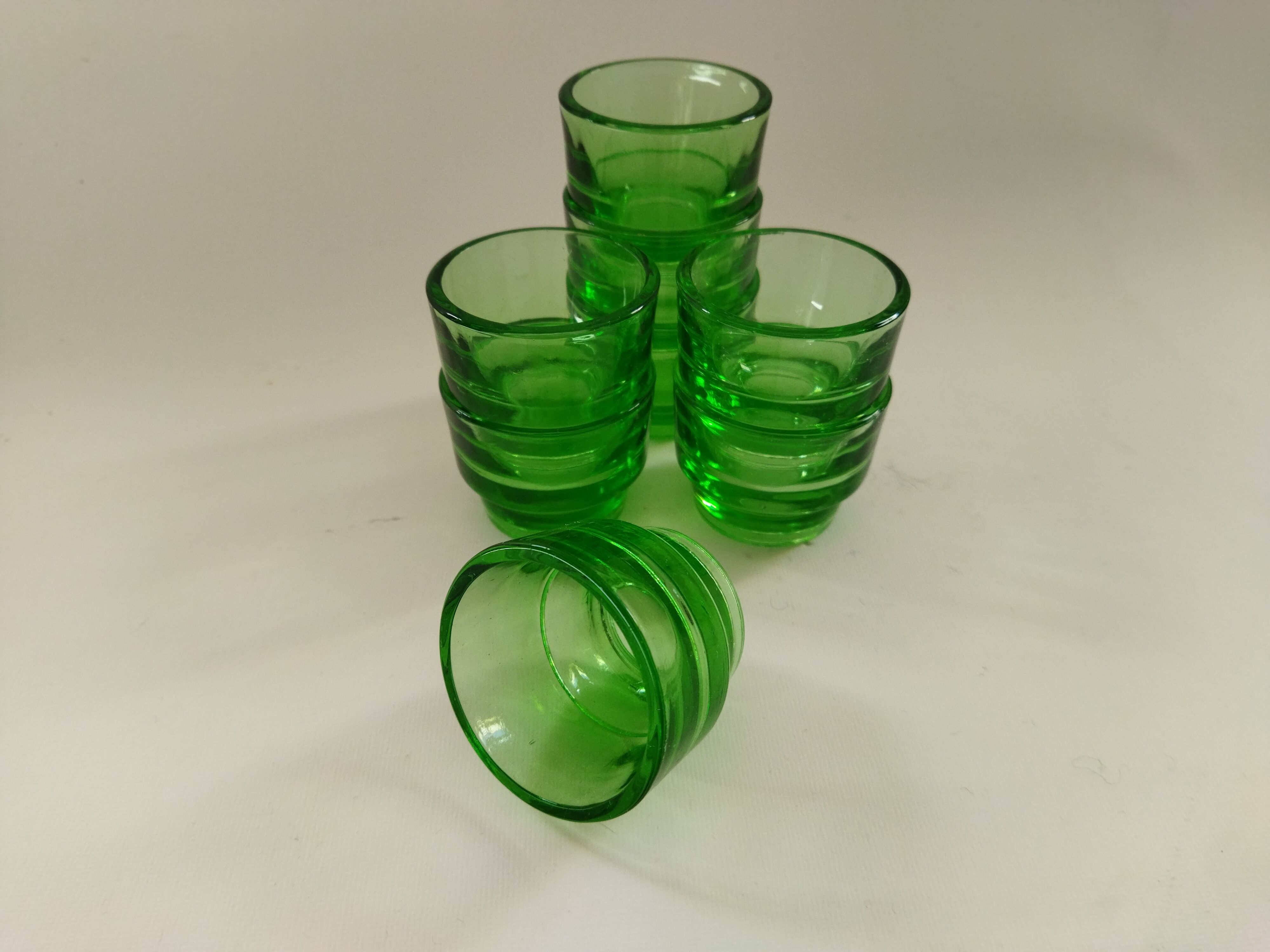 8 Vereco cockroaches