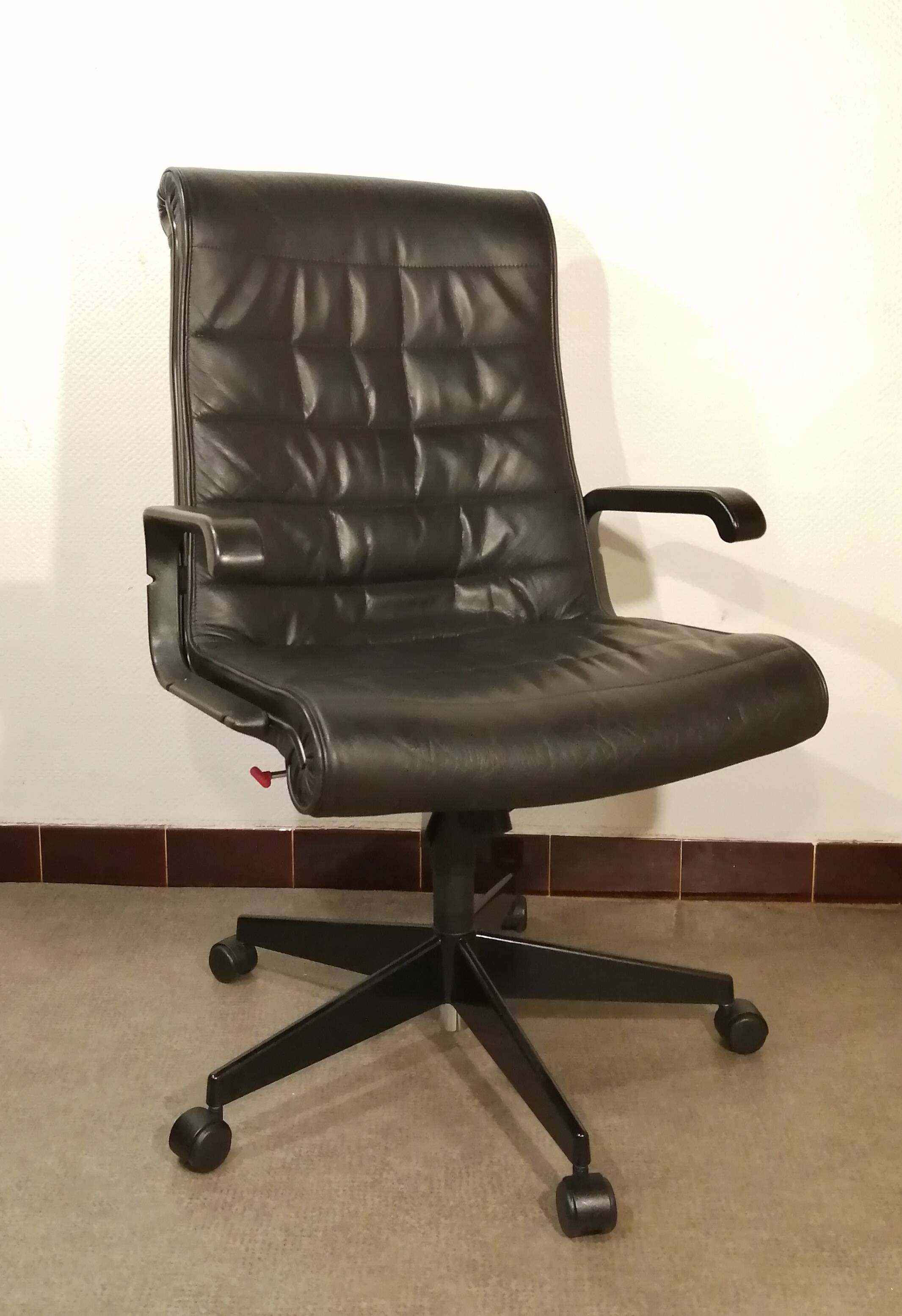 Vintage black leather office chair by Richard Sapper for Knoll 1979