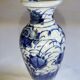 Vase chinois ancien céramique décor de fleurs blanc bleu