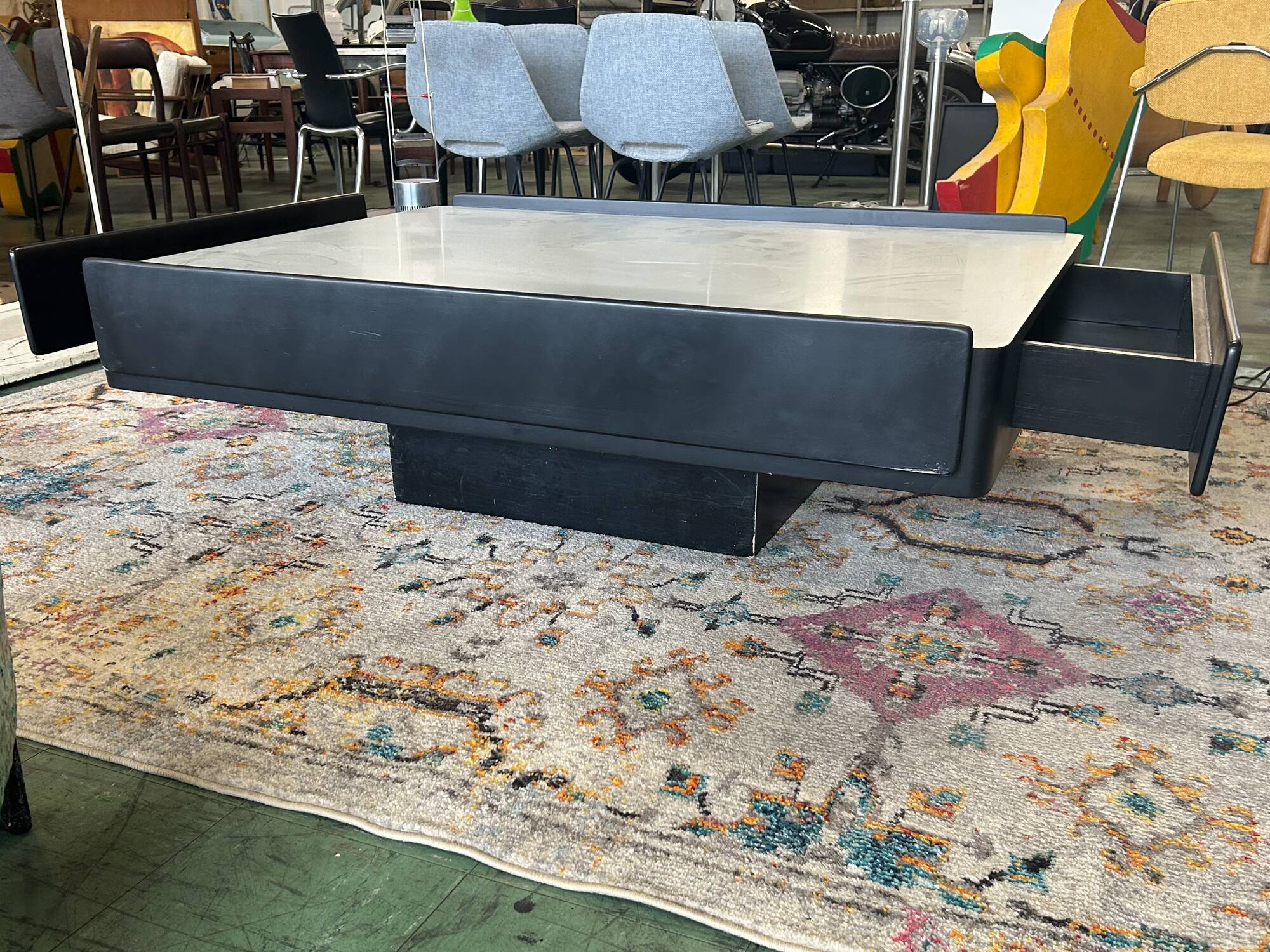 Table basse noire Vico Magistretti pour Gavina 1960