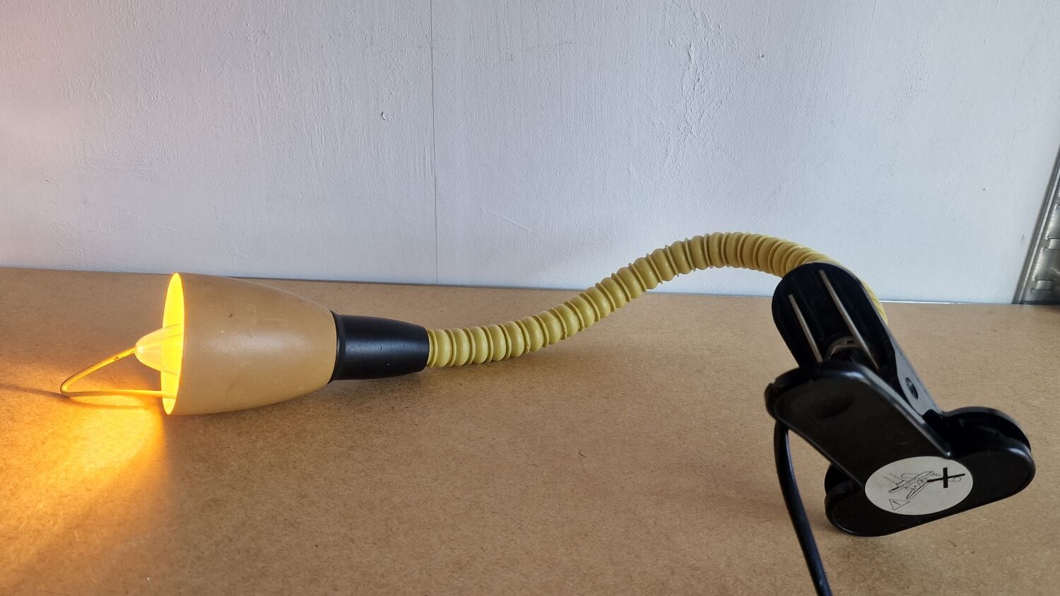 Flexible clip lamp